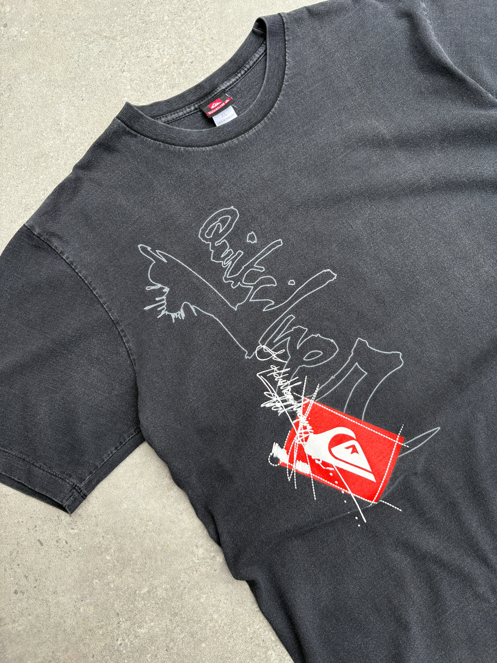 2000s Quiksilver Black/White Graphic Tee