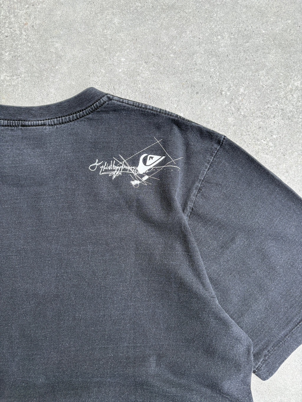 2000s Quiksilver Black/White Graphic Tee