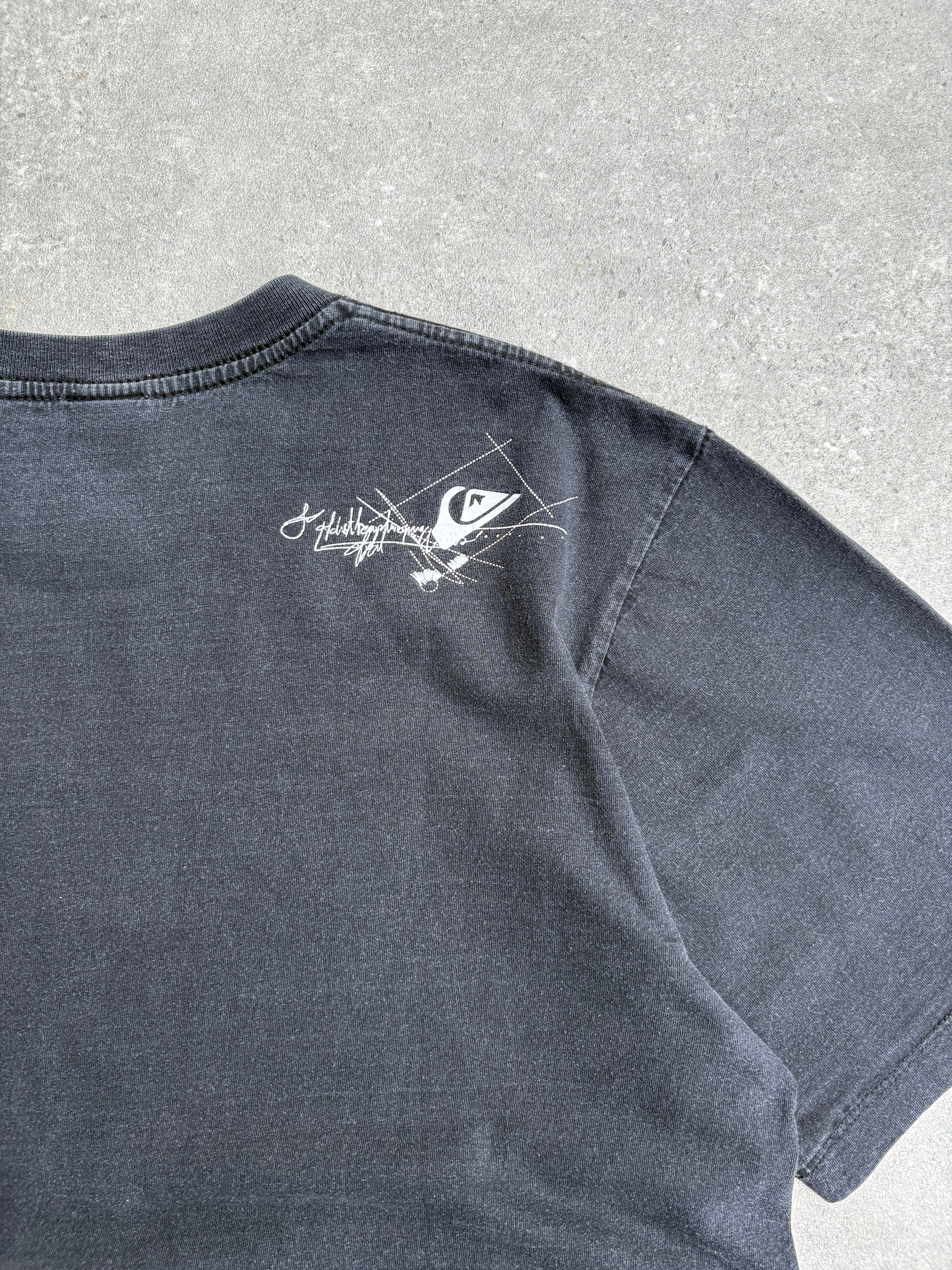 2000s Quiksilver Black/White Graphic Tee
