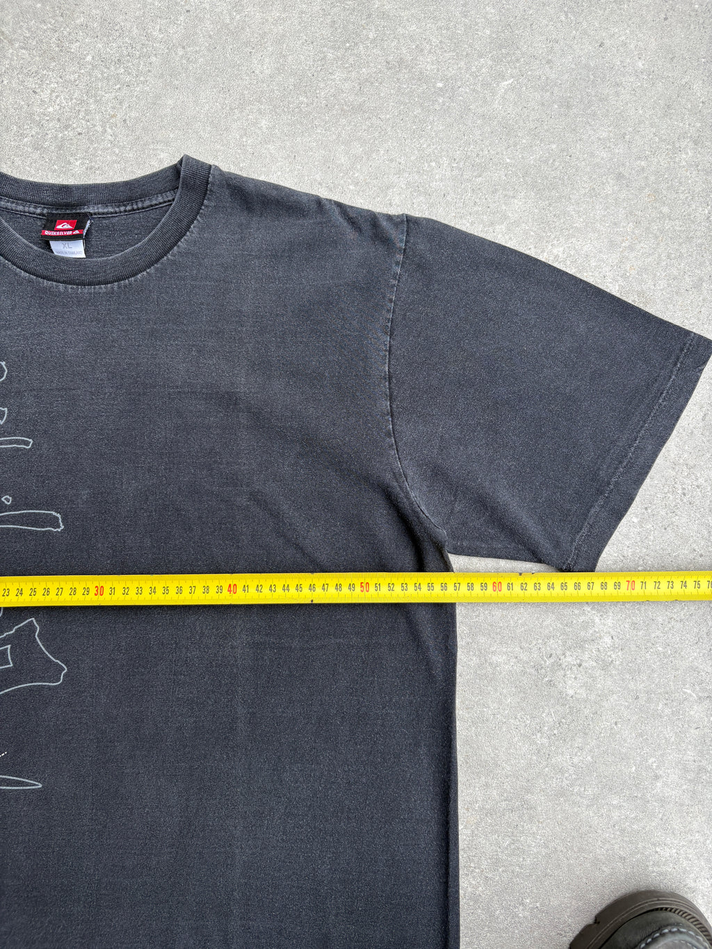 2000s Quiksilver Black/White Graphic Tee