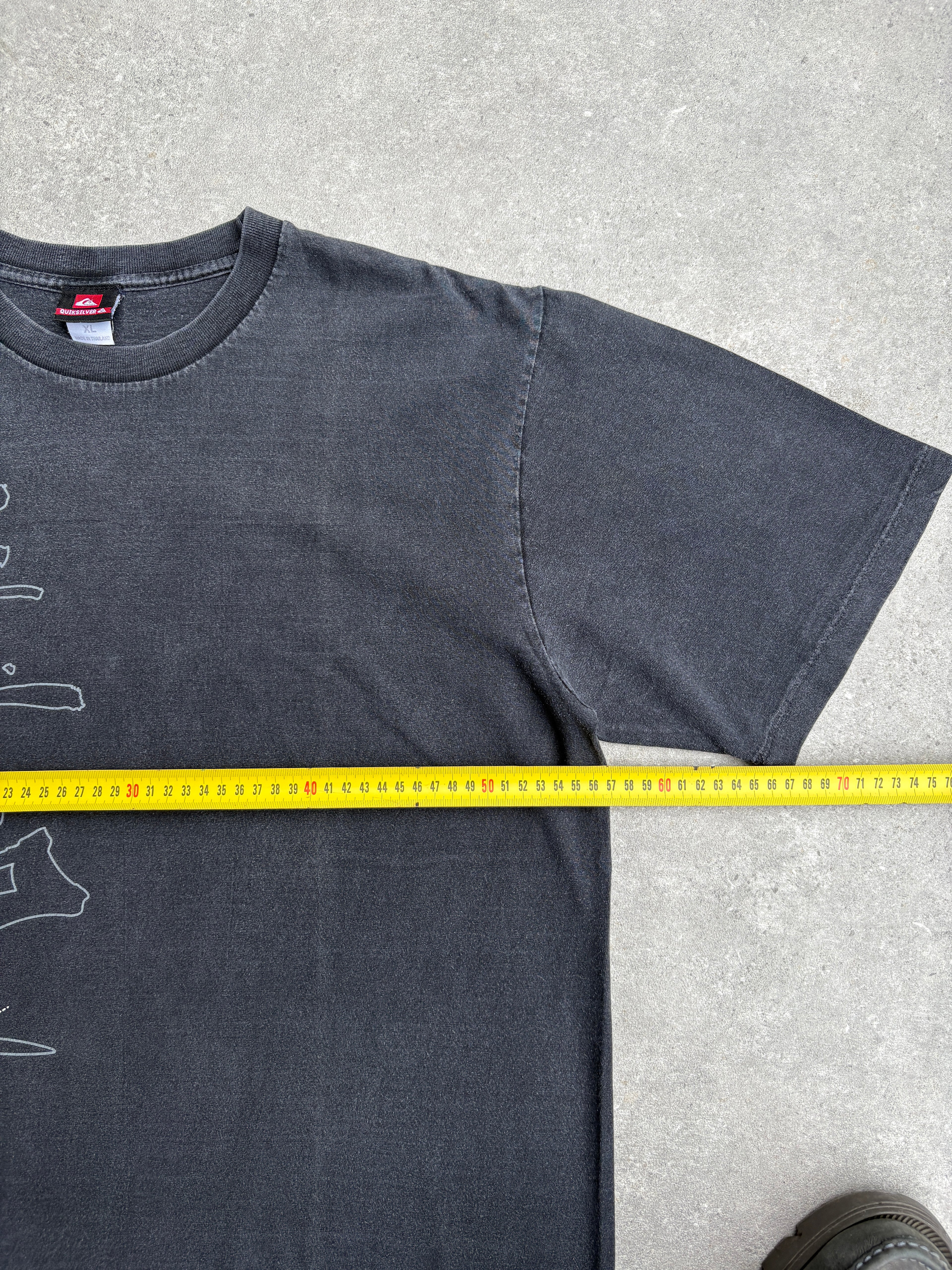 2000s Quiksilver Black/White Graphic Tee