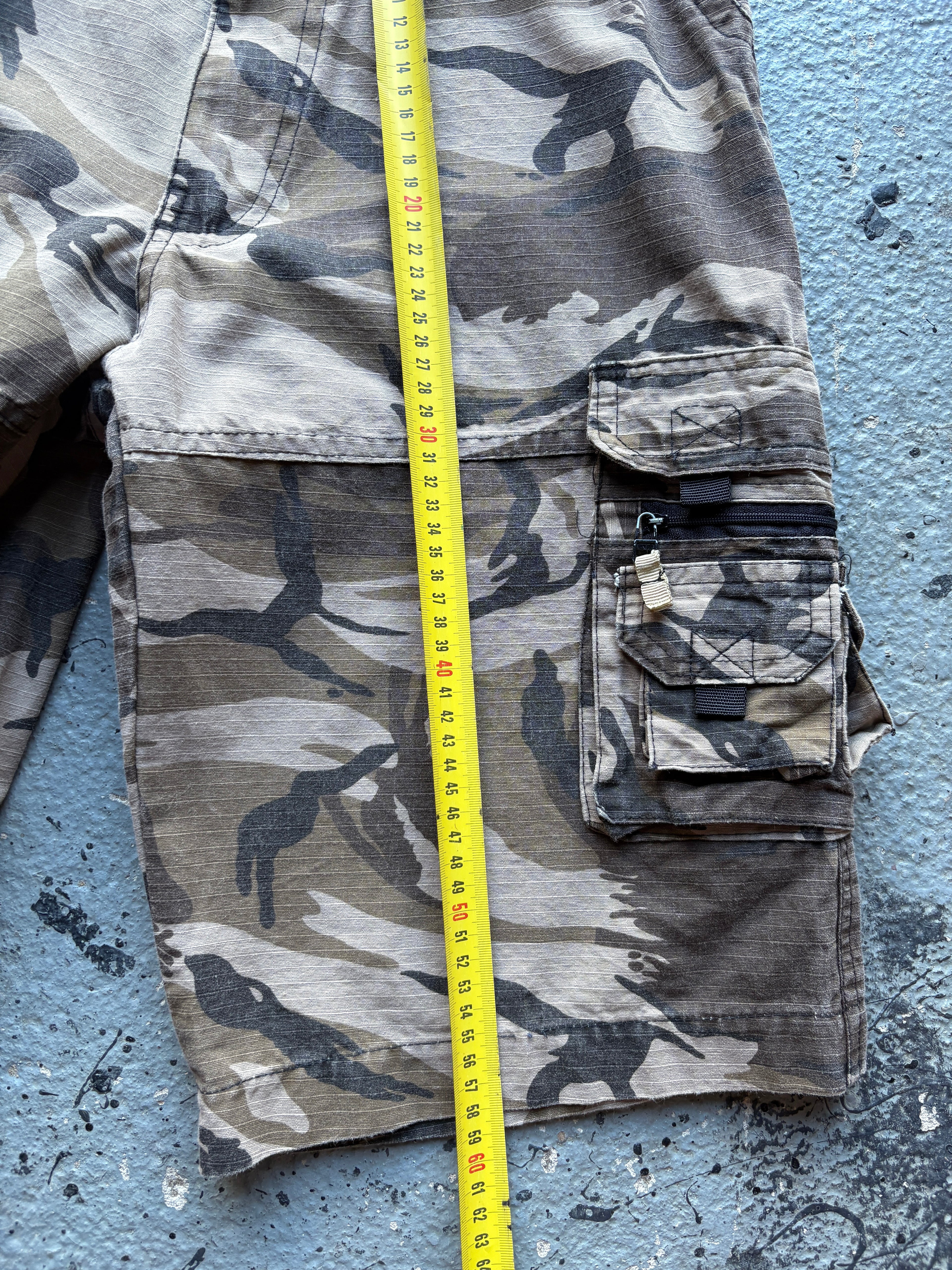 2000s Billabong Camouflage Cargo Shorts Baggy