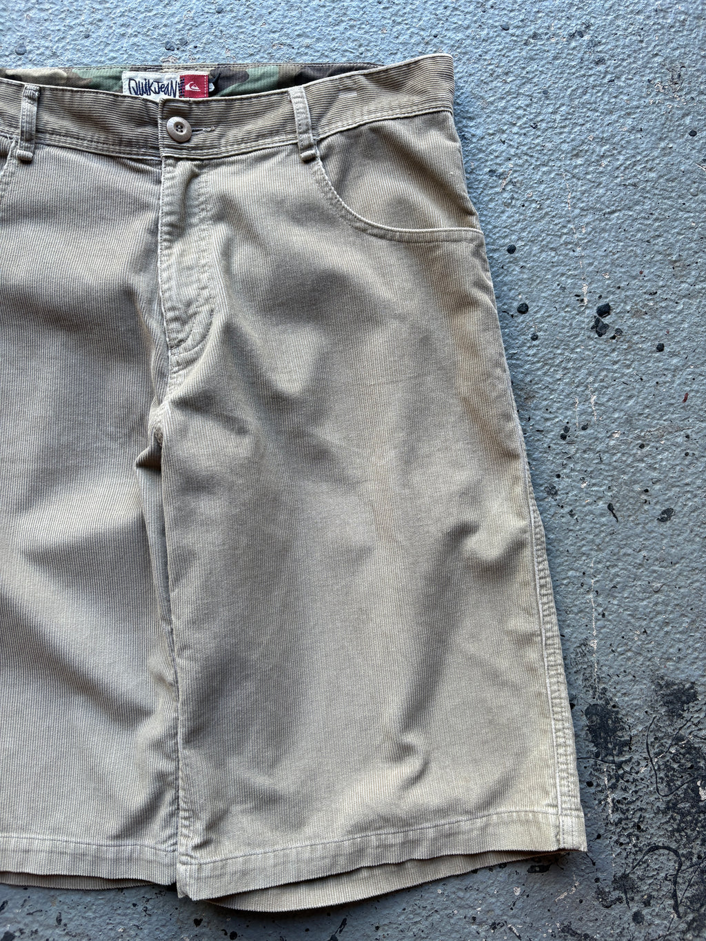 2000s Quiksilver Corduroy Baggy Shorts Beige Back Spellout