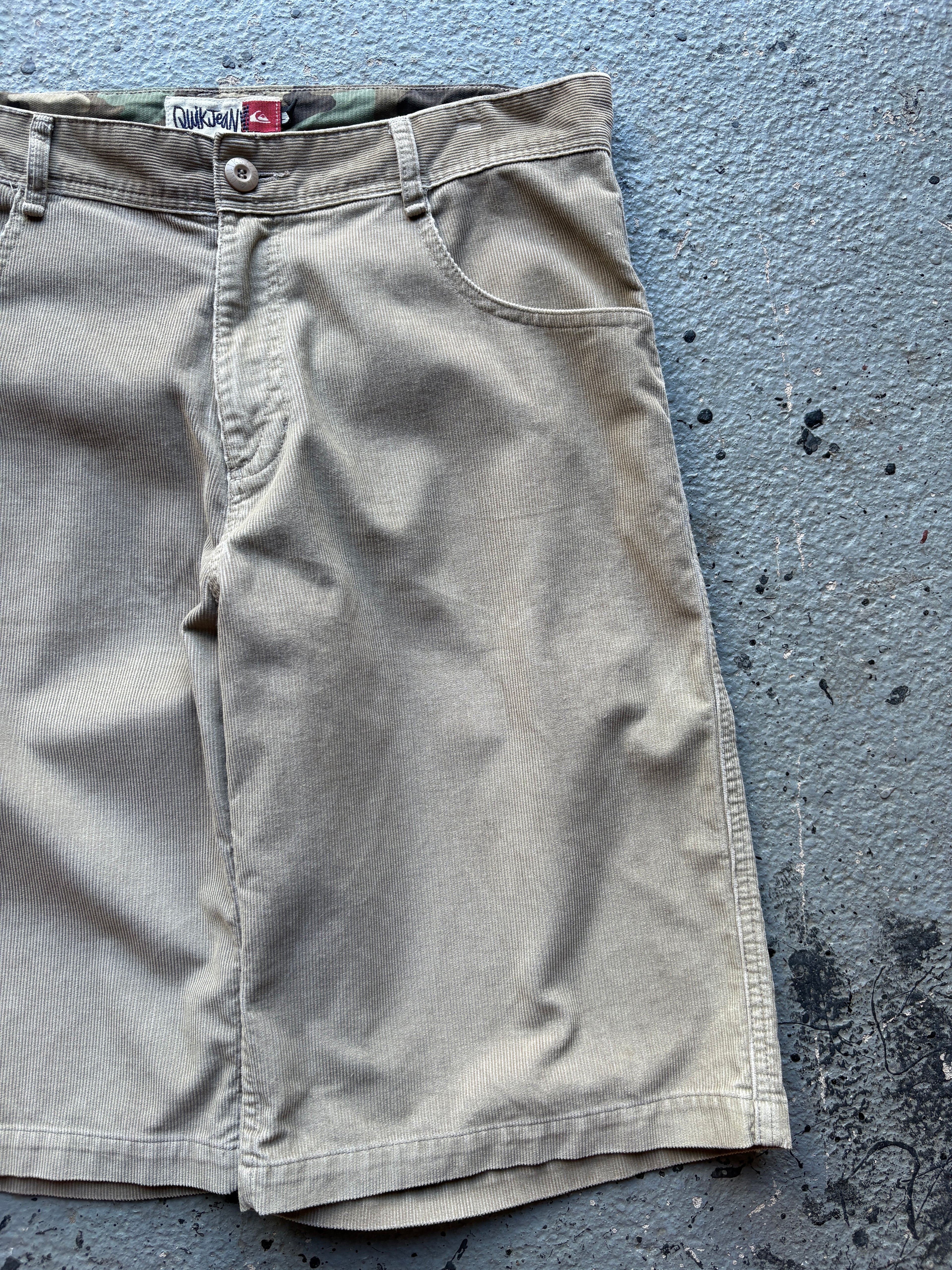 2000s Quiksilver Corduroy Baggy Shorts Beige Back Spellout