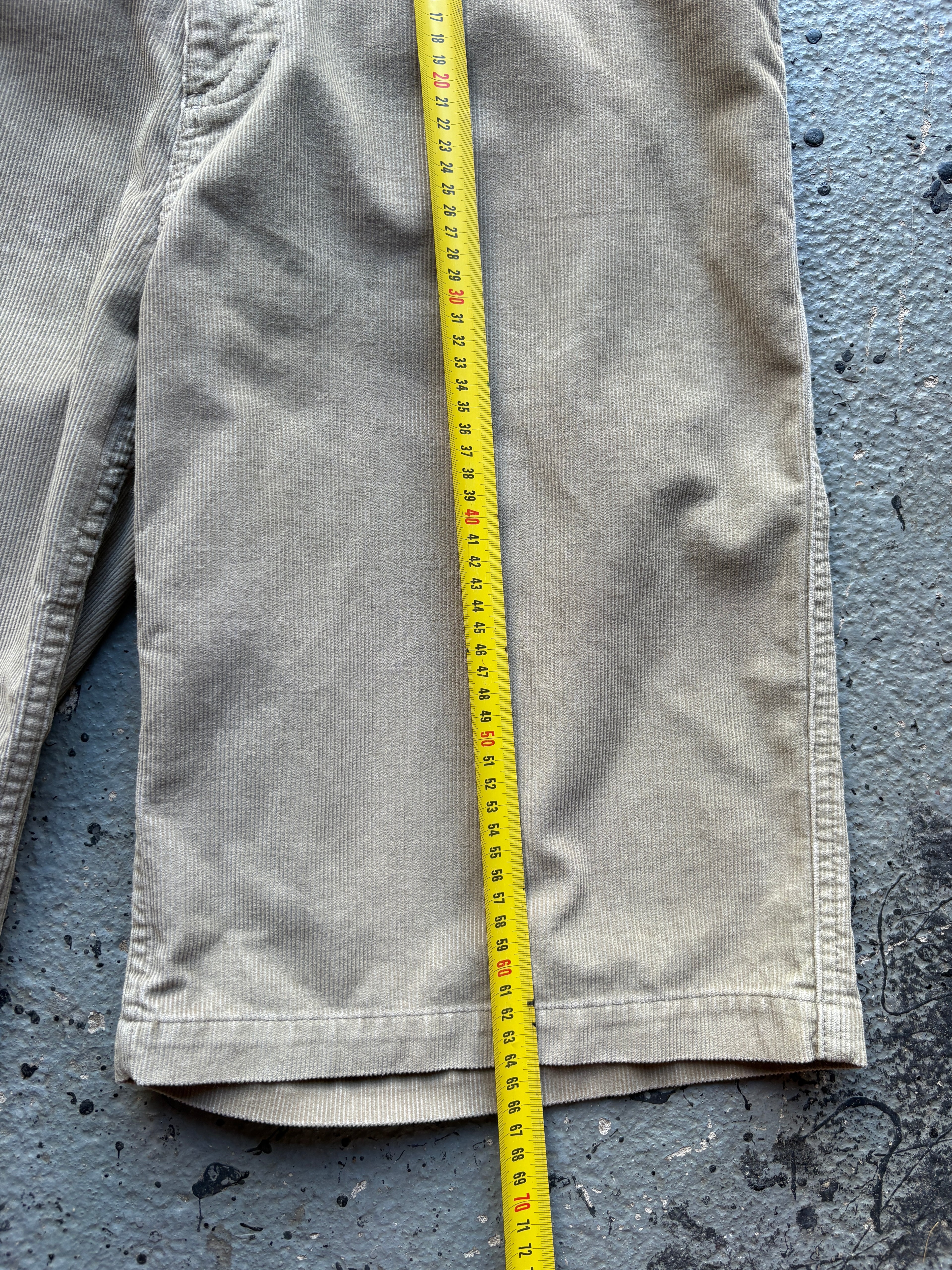 2000s Quiksilver Corduroy Baggy Shorts Beige Back Spellout