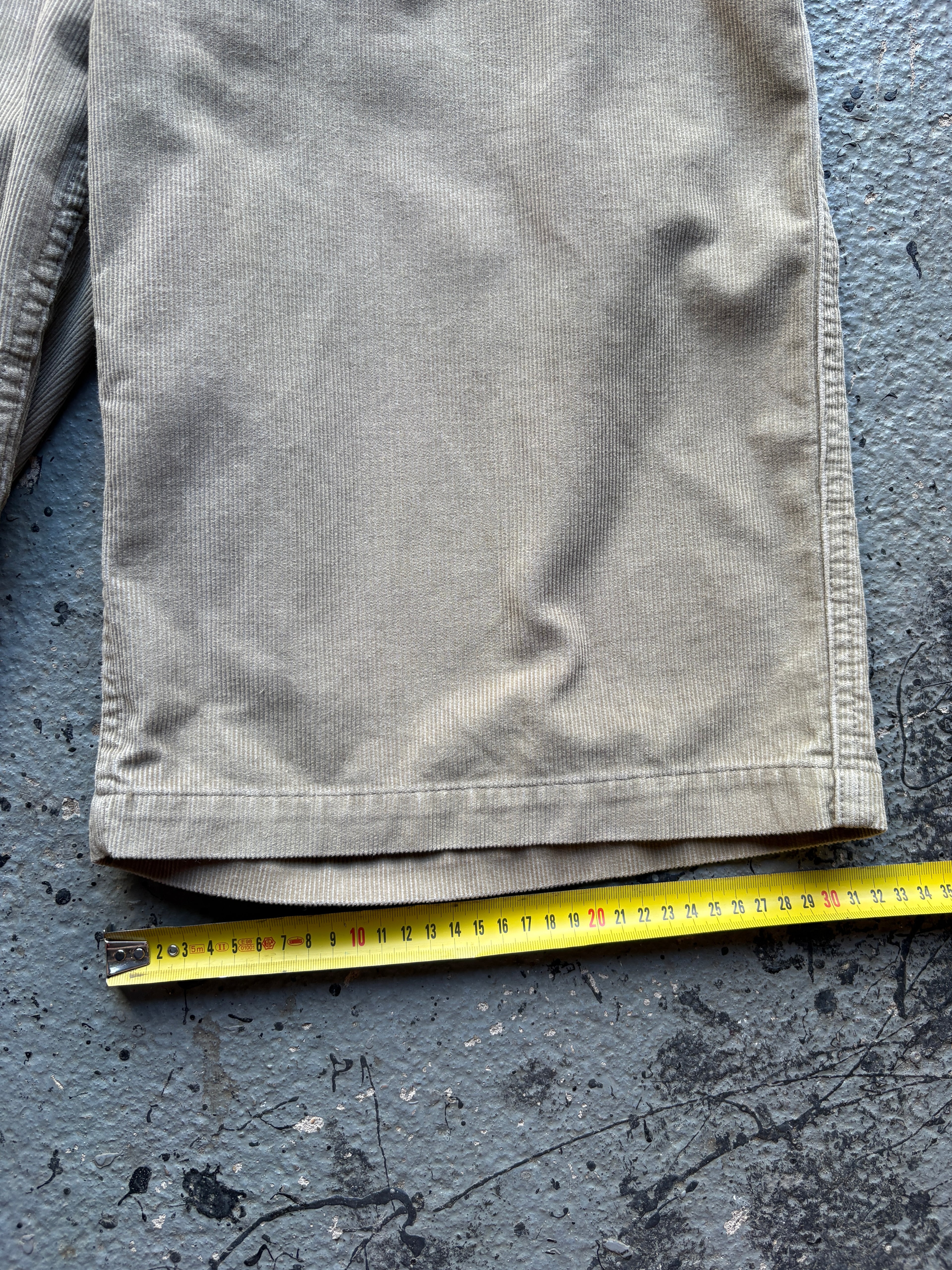 2000s Quiksilver Corduroy Baggy Shorts Beige Back Spellout