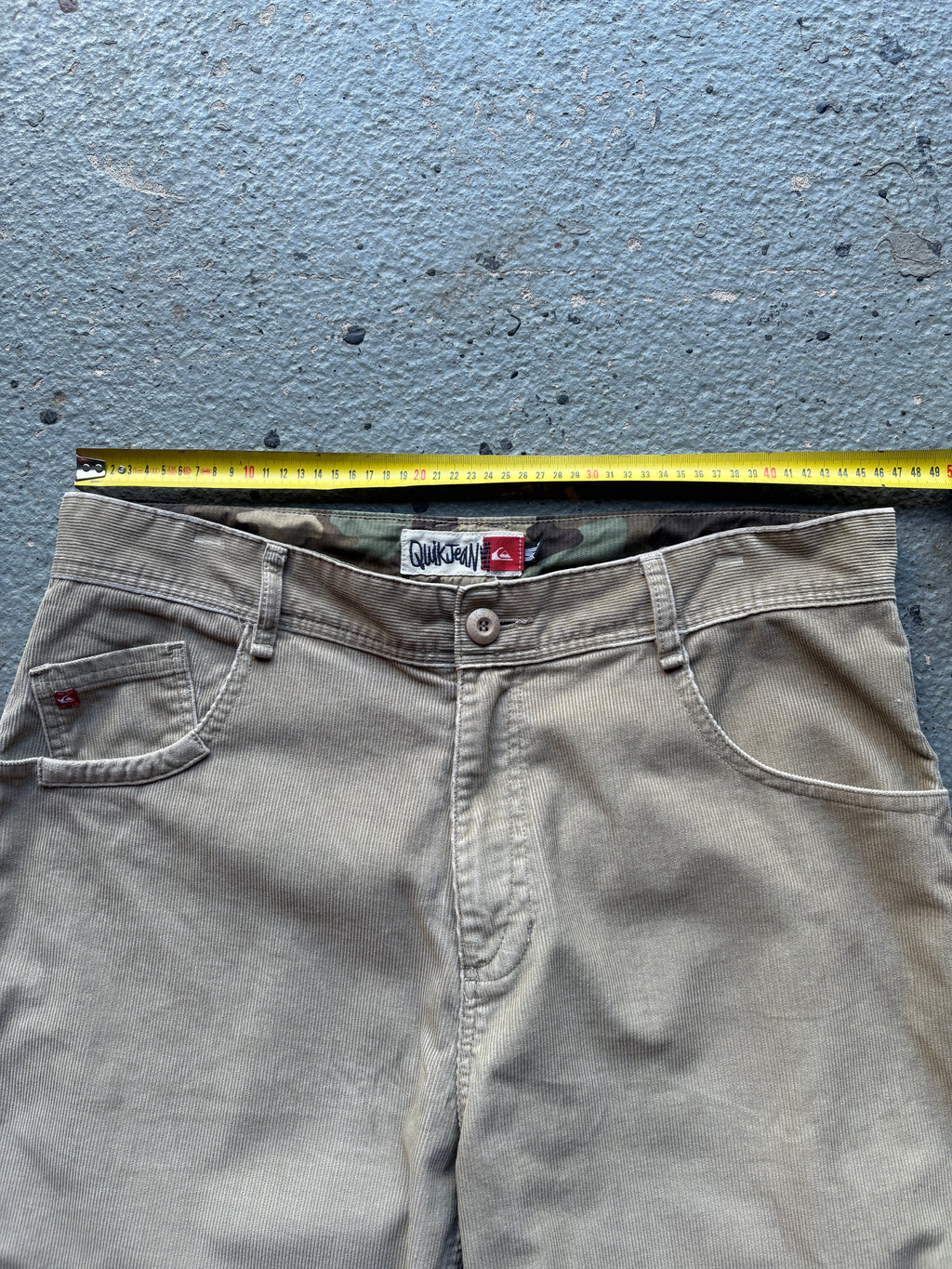 2000s Quiksilver Corduroy Baggy Shorts Beige Back Spellout