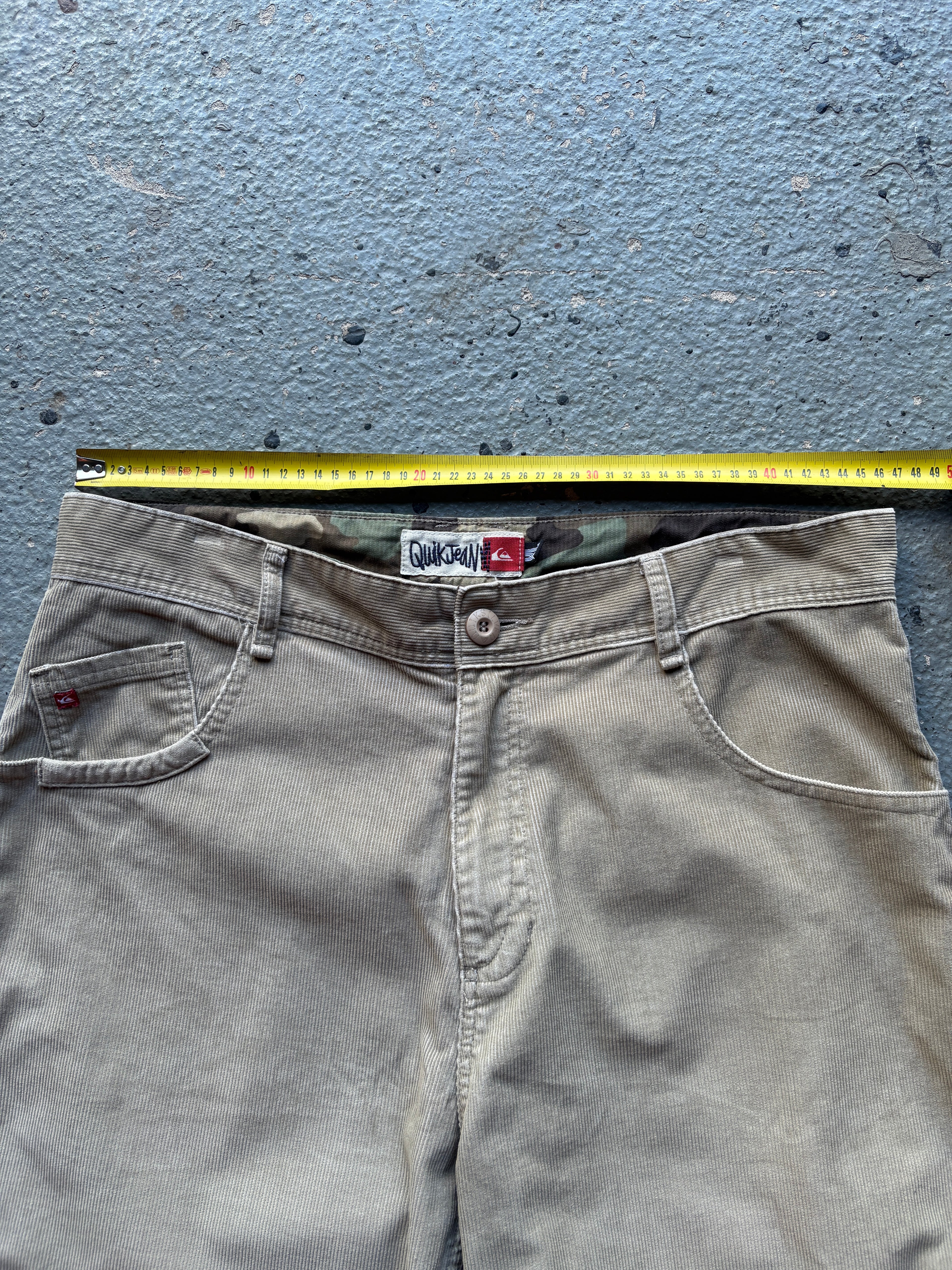 2000s Quiksilver Corduroy Baggy Shorts Beige Back Spellout