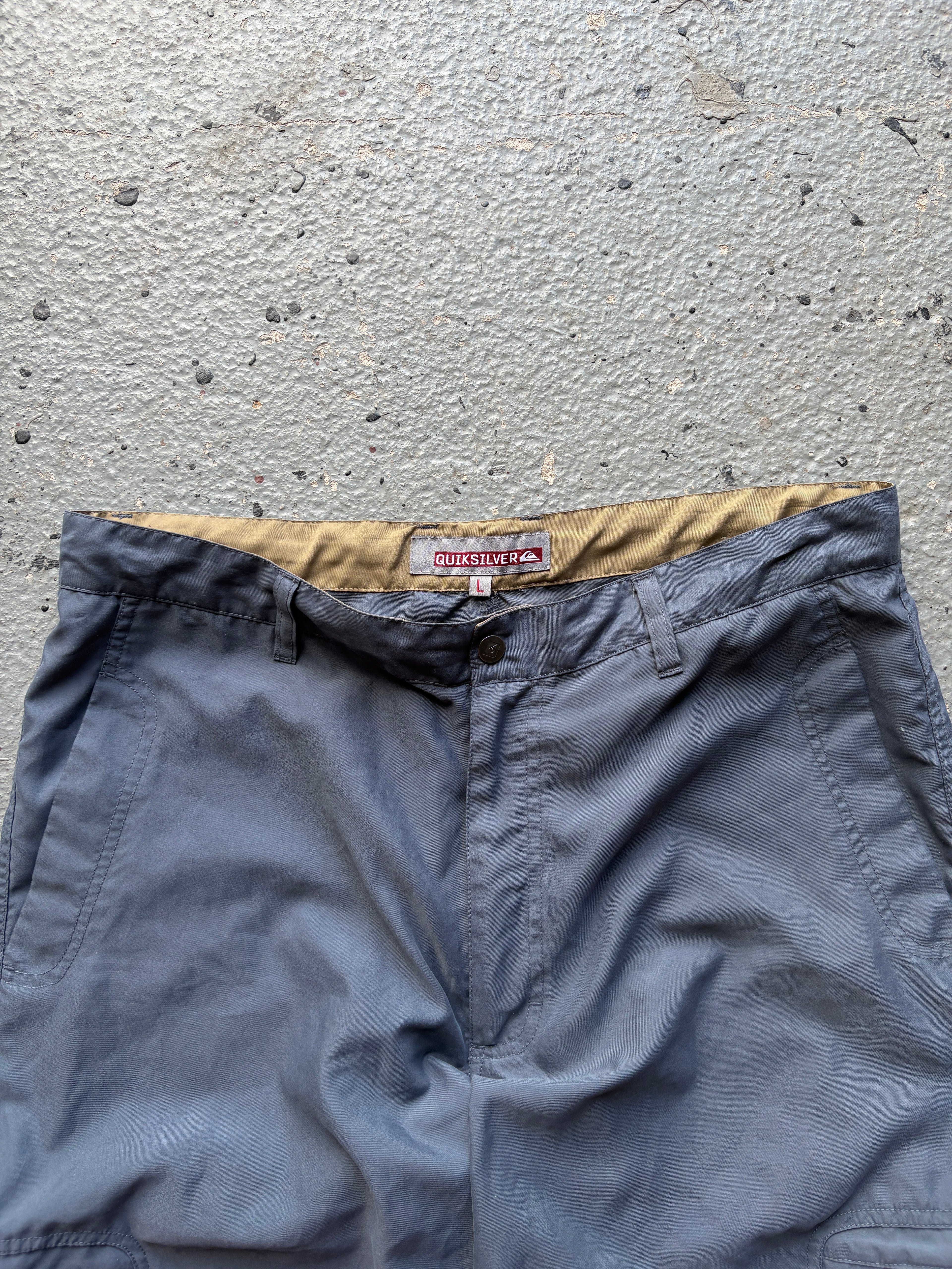 2000s Quiksilver Baggy Cargo Shorts Grey/Red