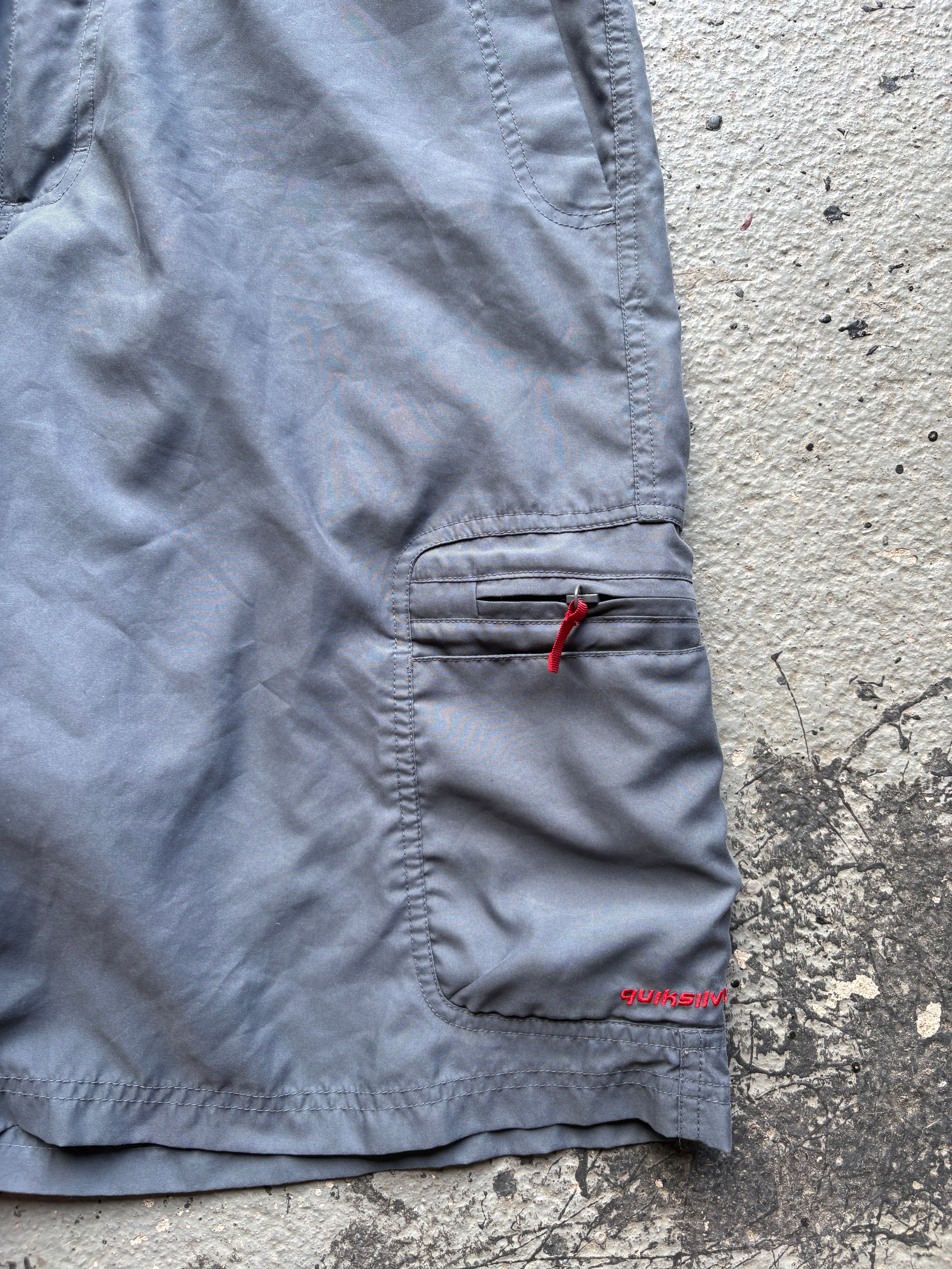 2000s Quiksilver Baggy Cargo Shorts Grey/Red