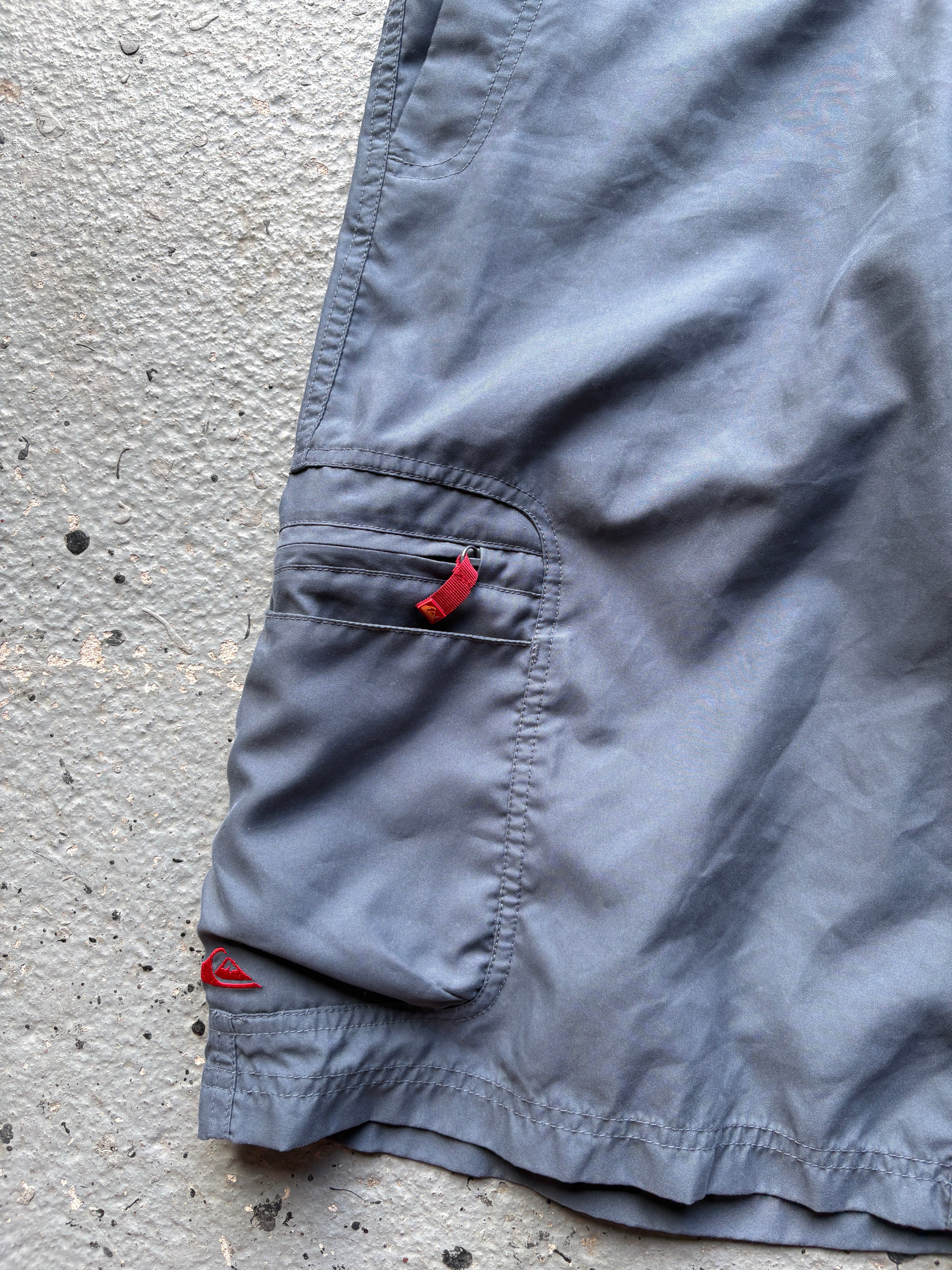 2000s Quiksilver Baggy Cargo Shorts Grey/Red
