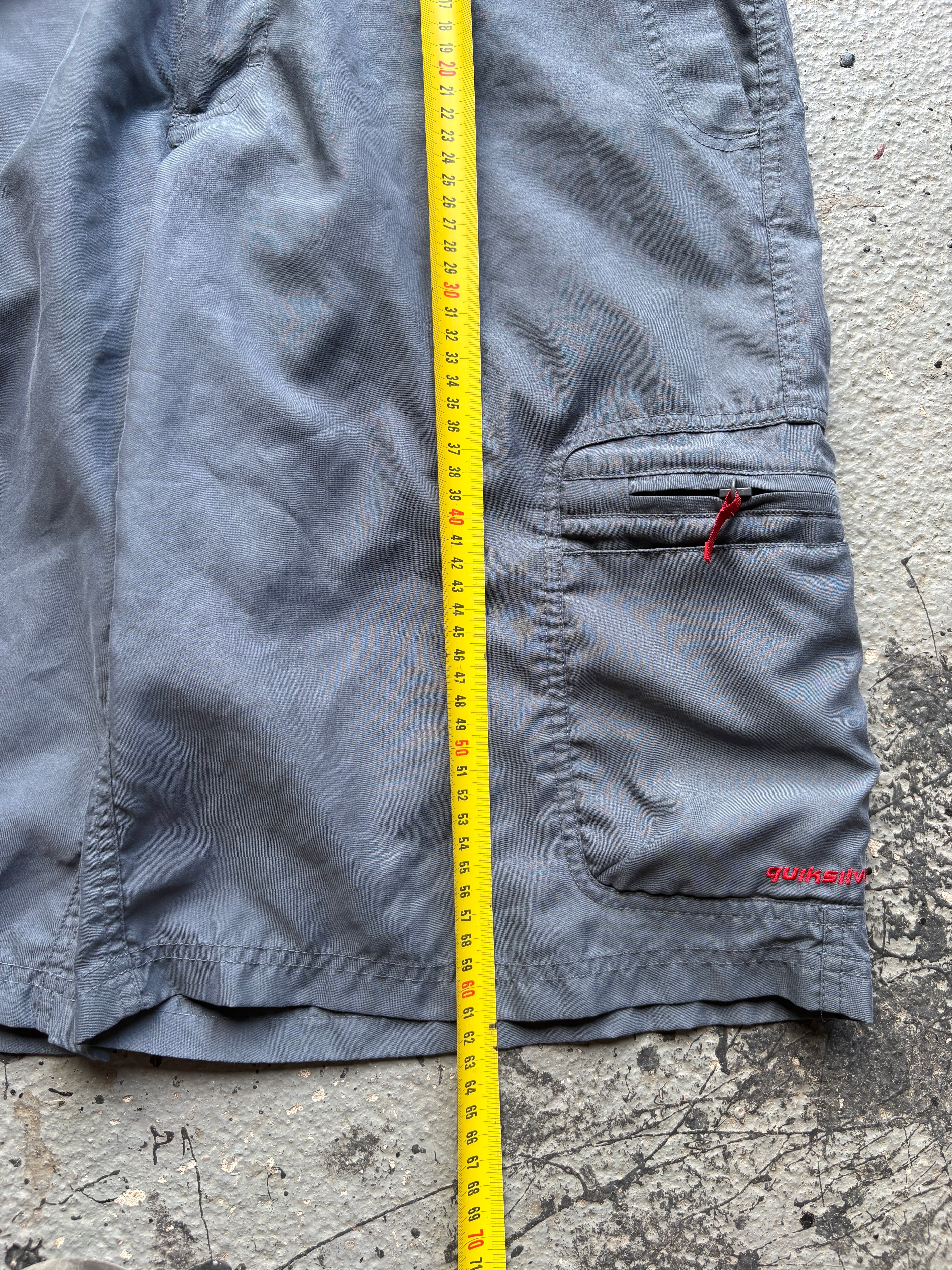 2000s Quiksilver Baggy Cargo Shorts Grey/Red