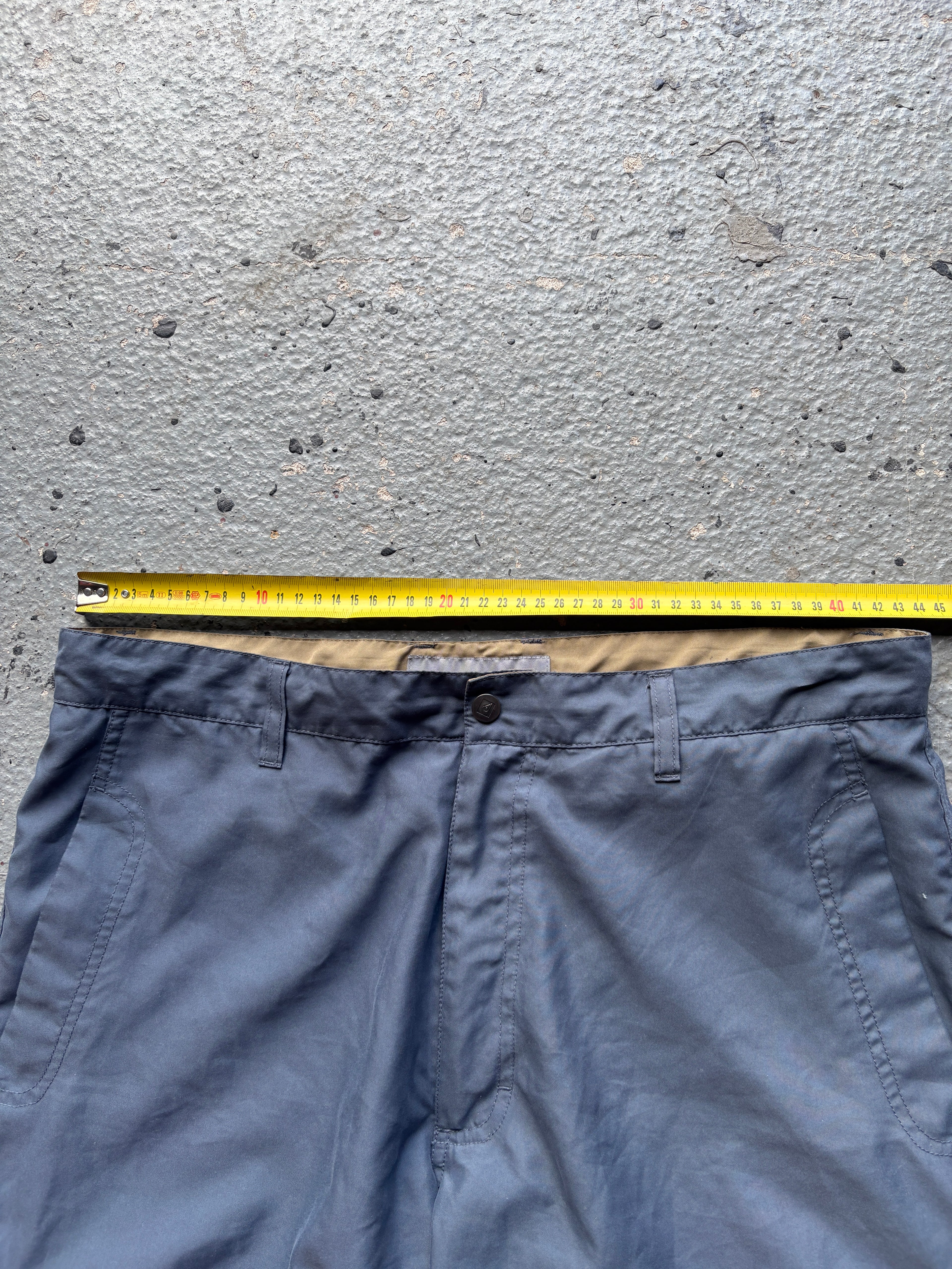 2000s Quiksilver Baggy Cargo Shorts Grey/Red