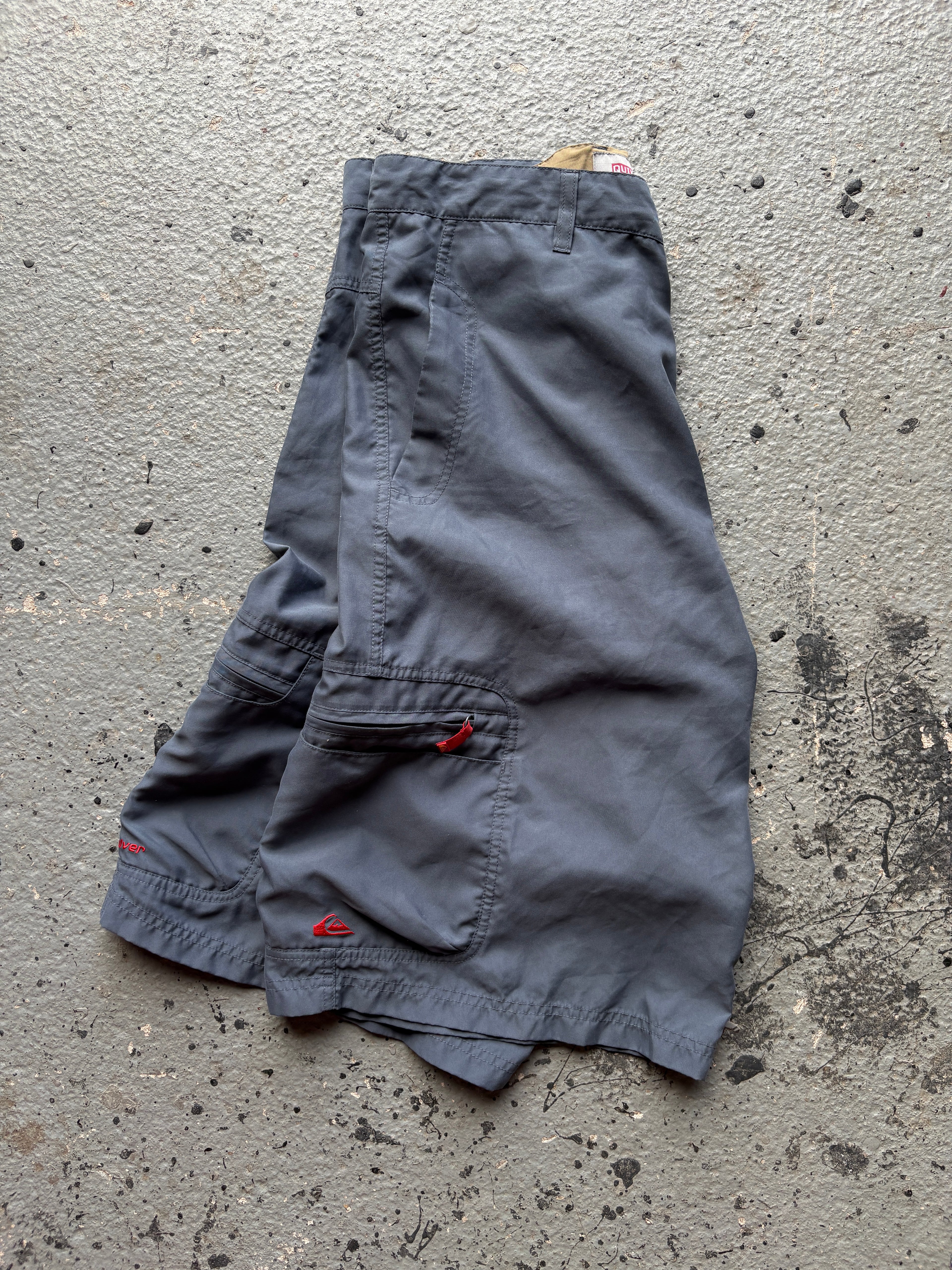 2000s Quiksilver Baggy Cargo Shorts Grey/Red