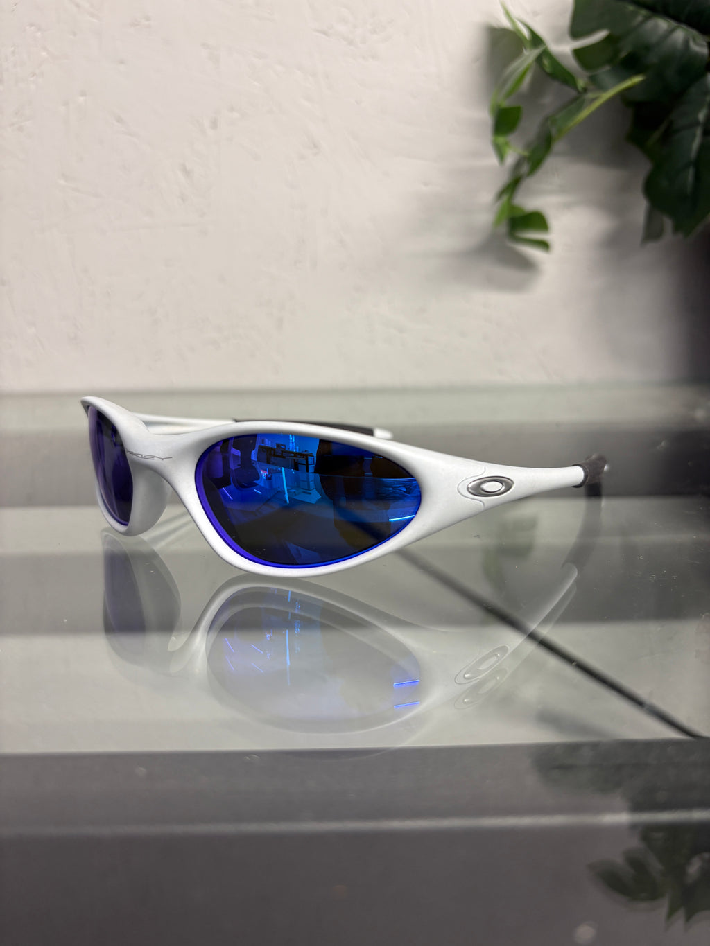 2000s Oakley Minute 1.0 Pearl White/Ice Iridium