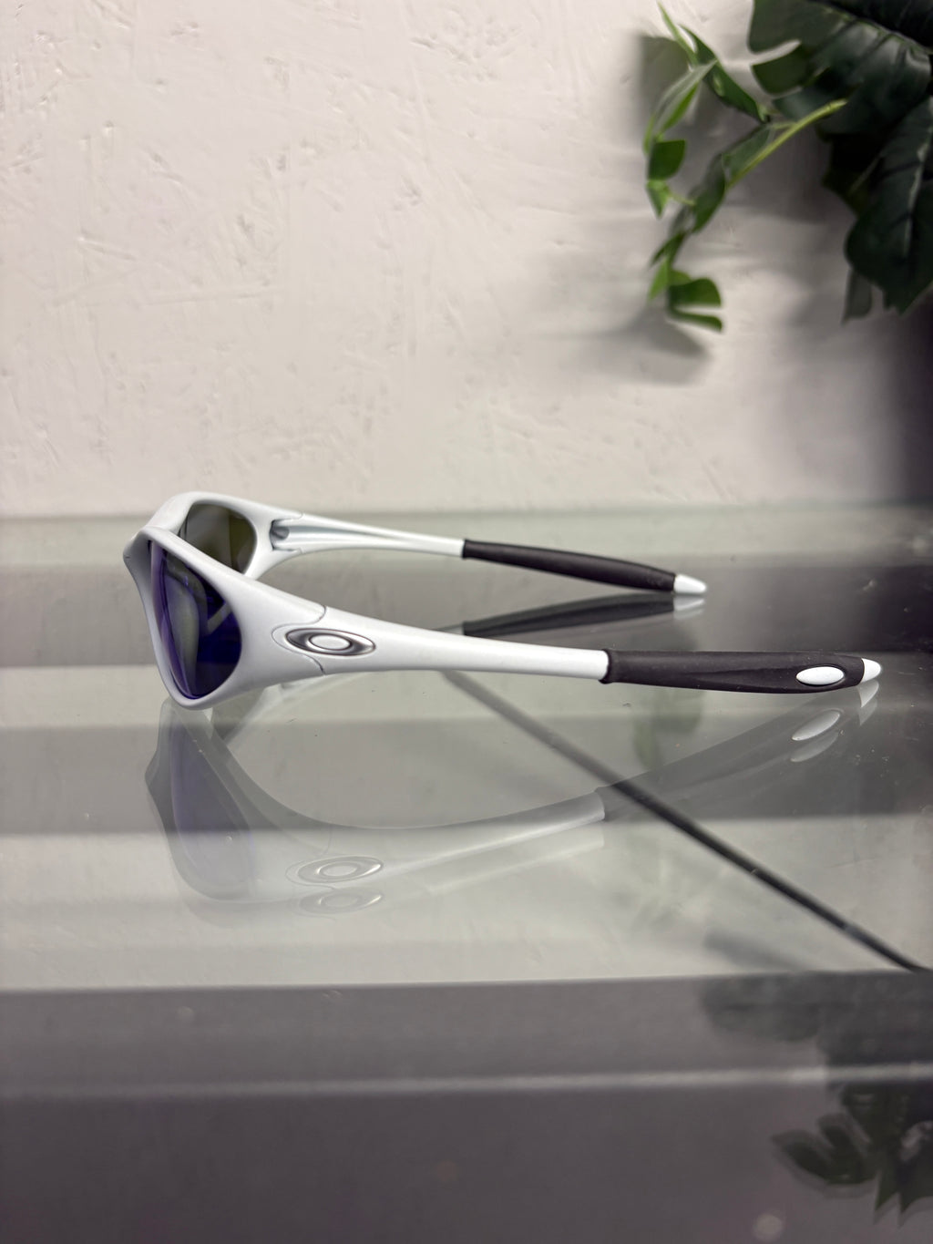 2000s Oakley Minute 1.0 Pearl White/Ice Iridium