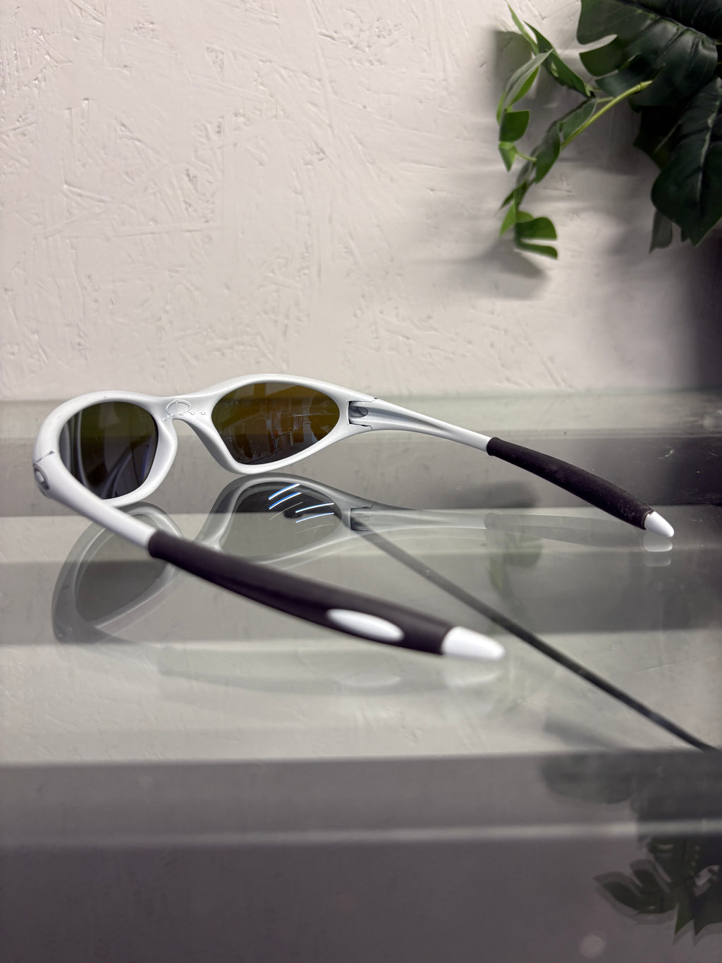 2000s Oakley Minute 1.0 Pearl White/Ice Iridium