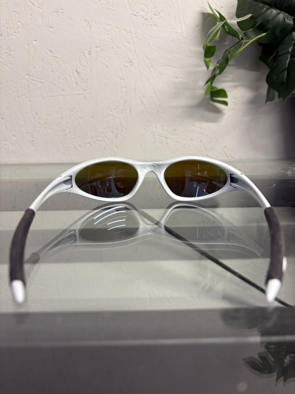 2000s Oakley Minute 1.0 Pearl White/Ice Iridium