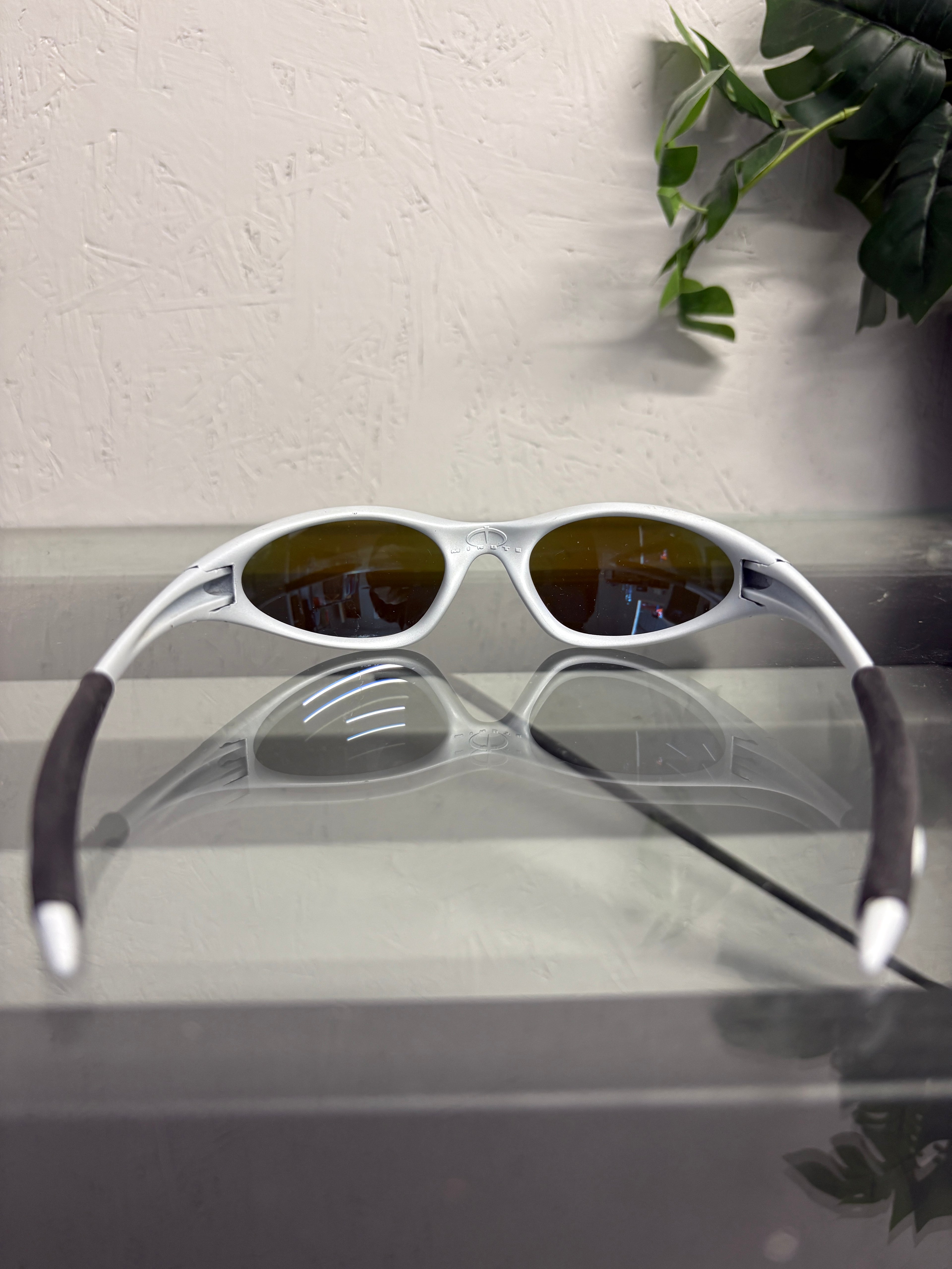 2000s Oakley Minute 1.0 Pearl White/Ice Iridium