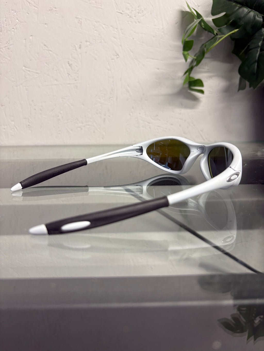 2000s Oakley Minute 1.0 Pearl White/Ice Iridium