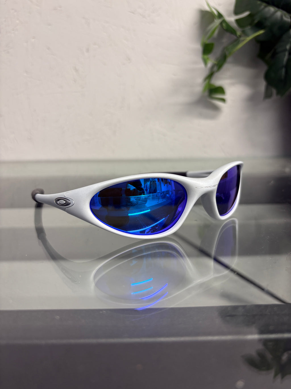 2000s Oakley Minute 1.0 Pearl White/Ice Iridium