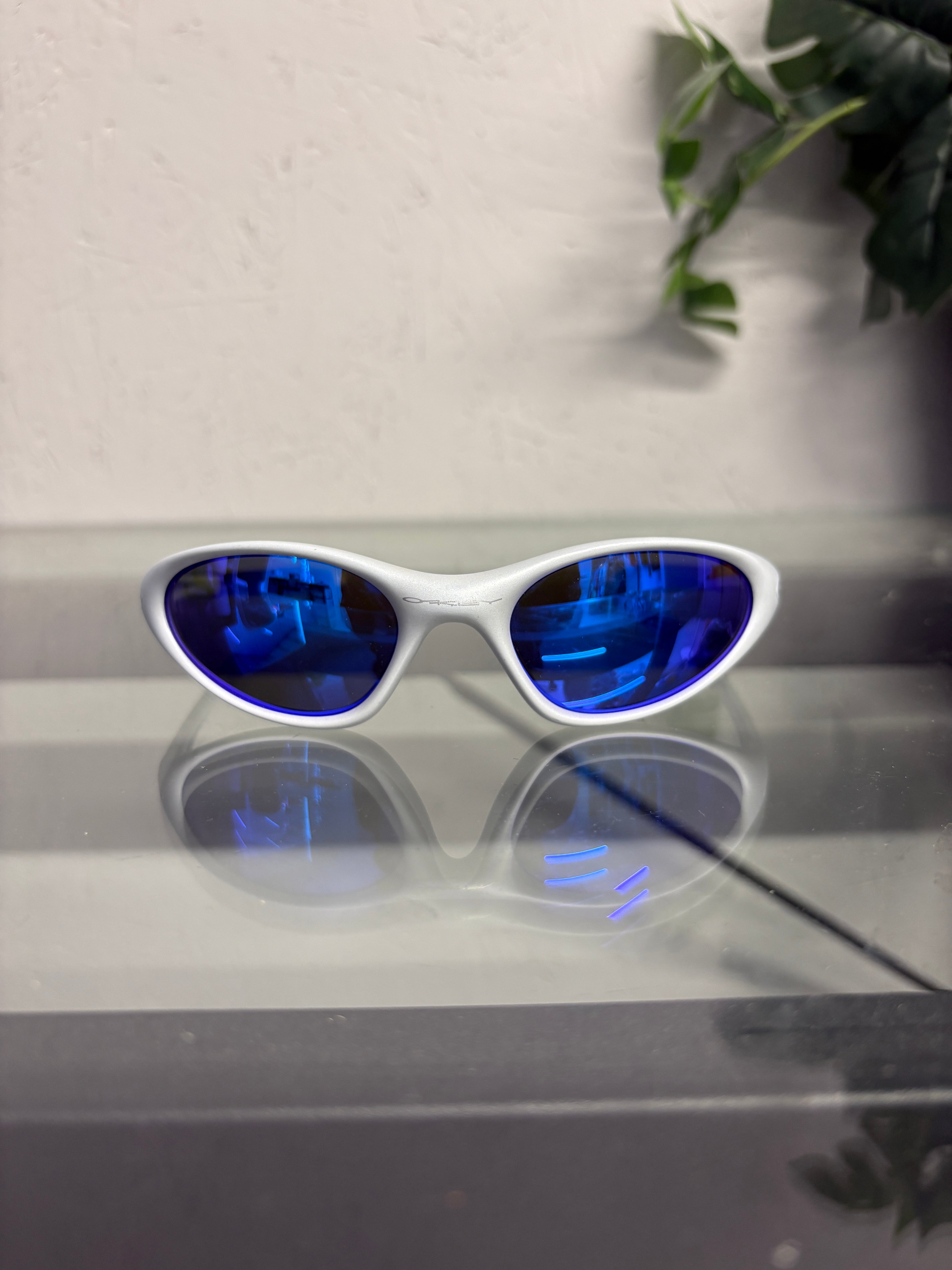2000s Oakley Minute 1.0 Pearl White/Ice Iridium