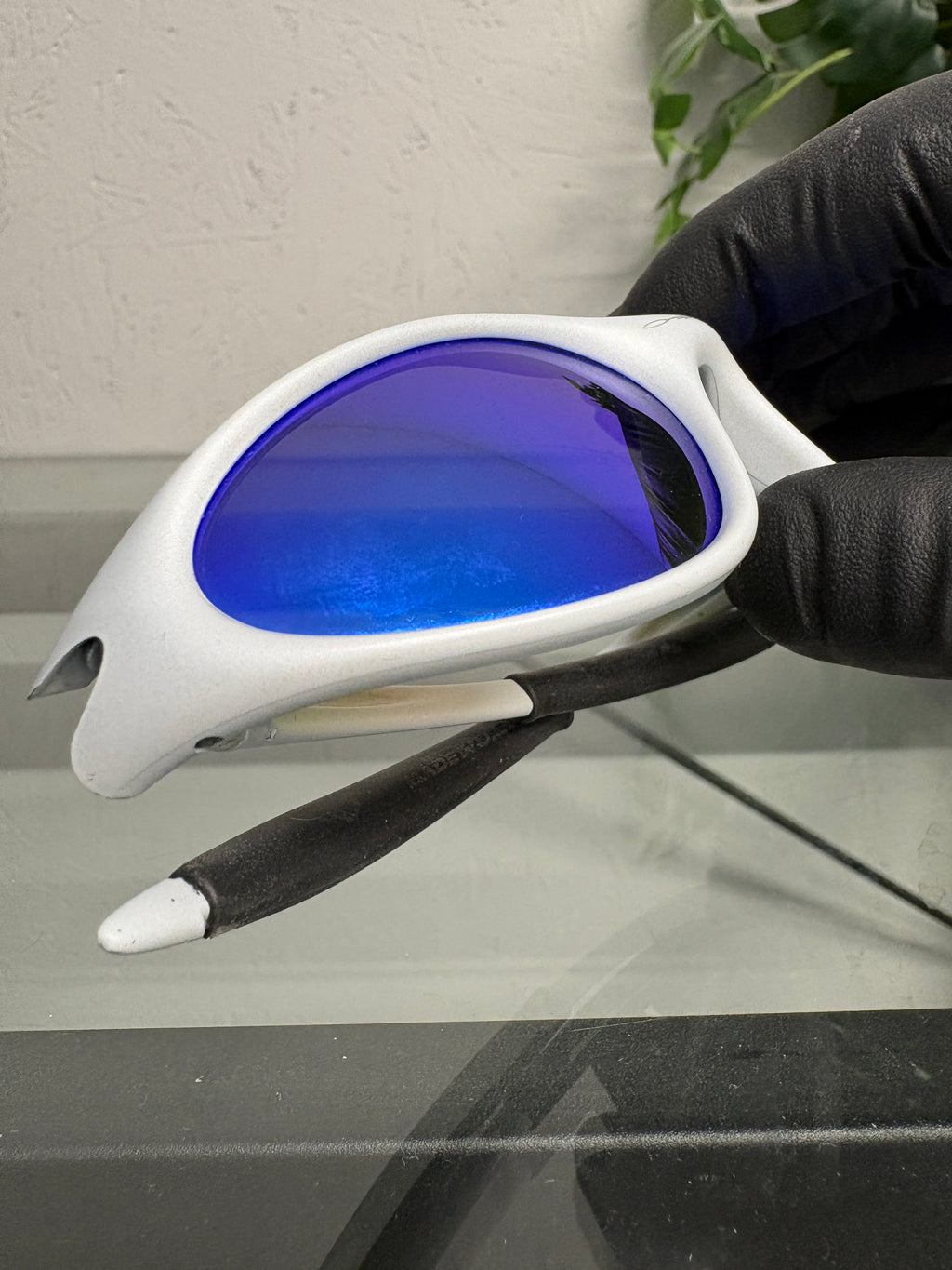 2000s Oakley Minute 1.0 Pearl White/Ice Iridium