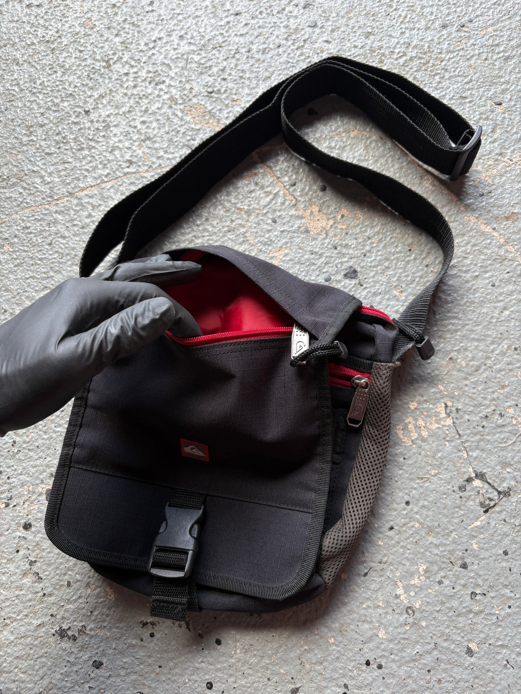 2000s Quiksilver Crossbody Messenger Bag Black Cordura / Canvas Pouch