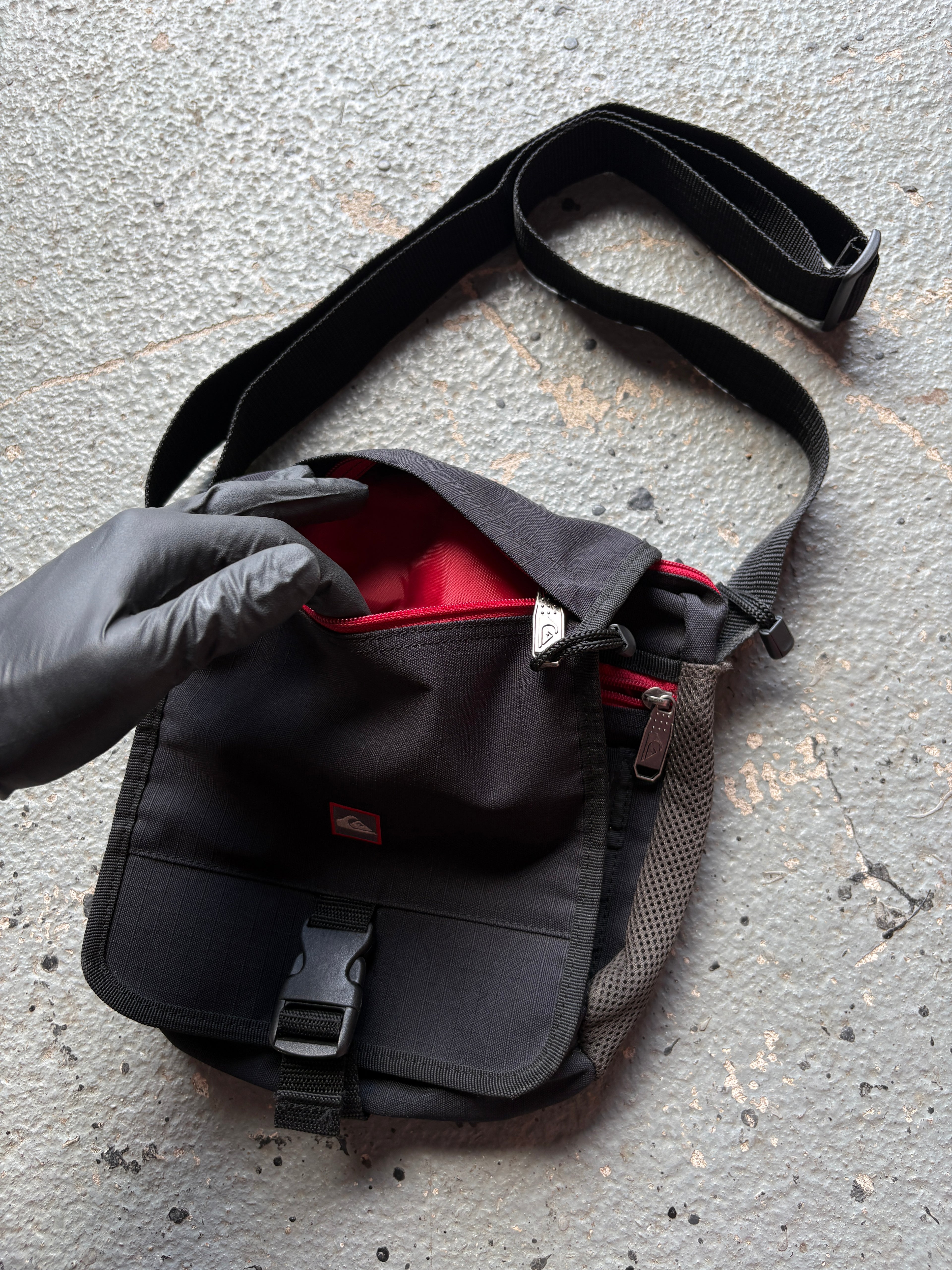 2000s Quiksilver Crossbody Messenger Bag Black Cordura / Canvas Pouch