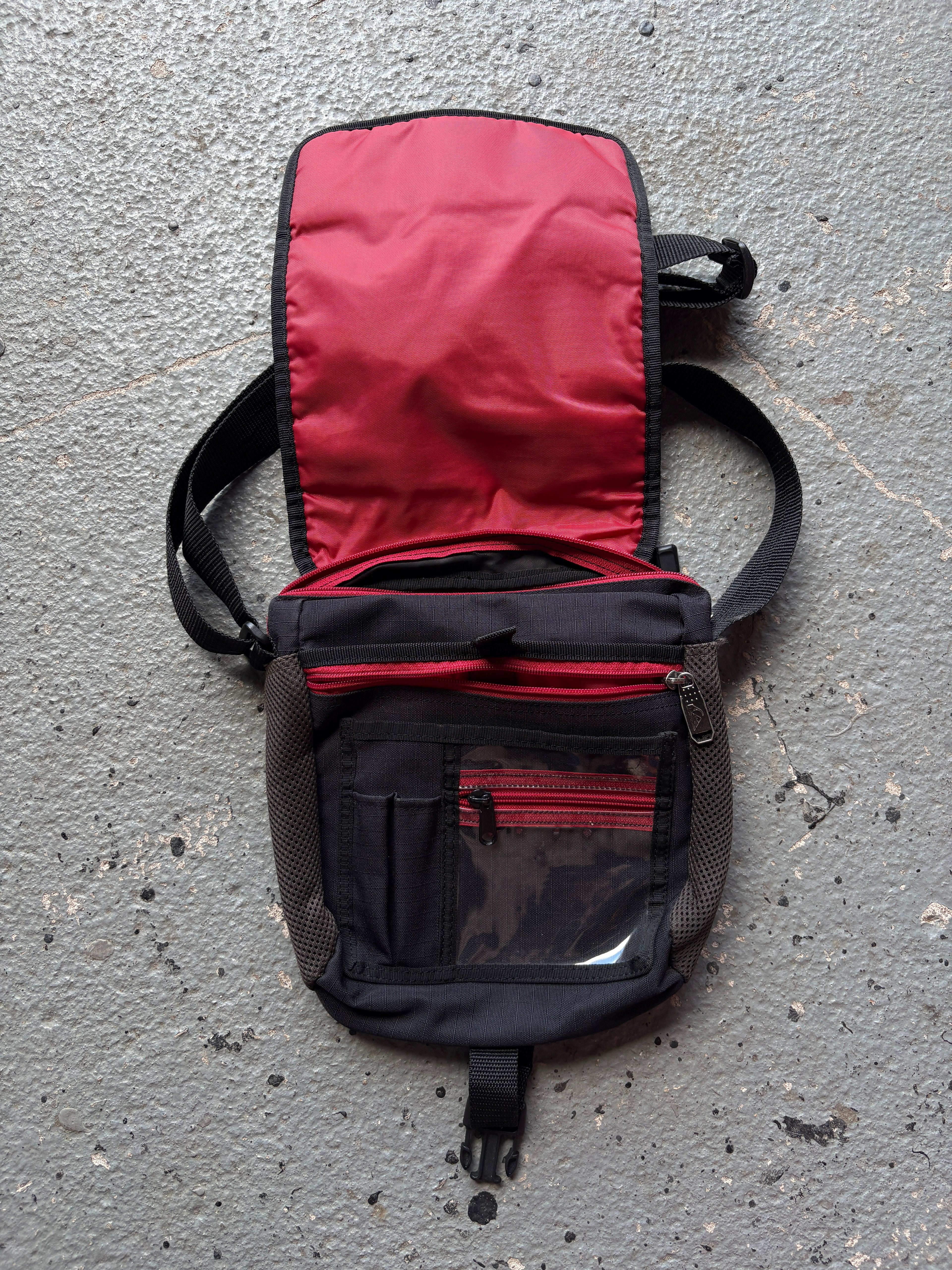 2000s Quiksilver Crossbody Messenger Bag Black Cordura / Canvas Pouch