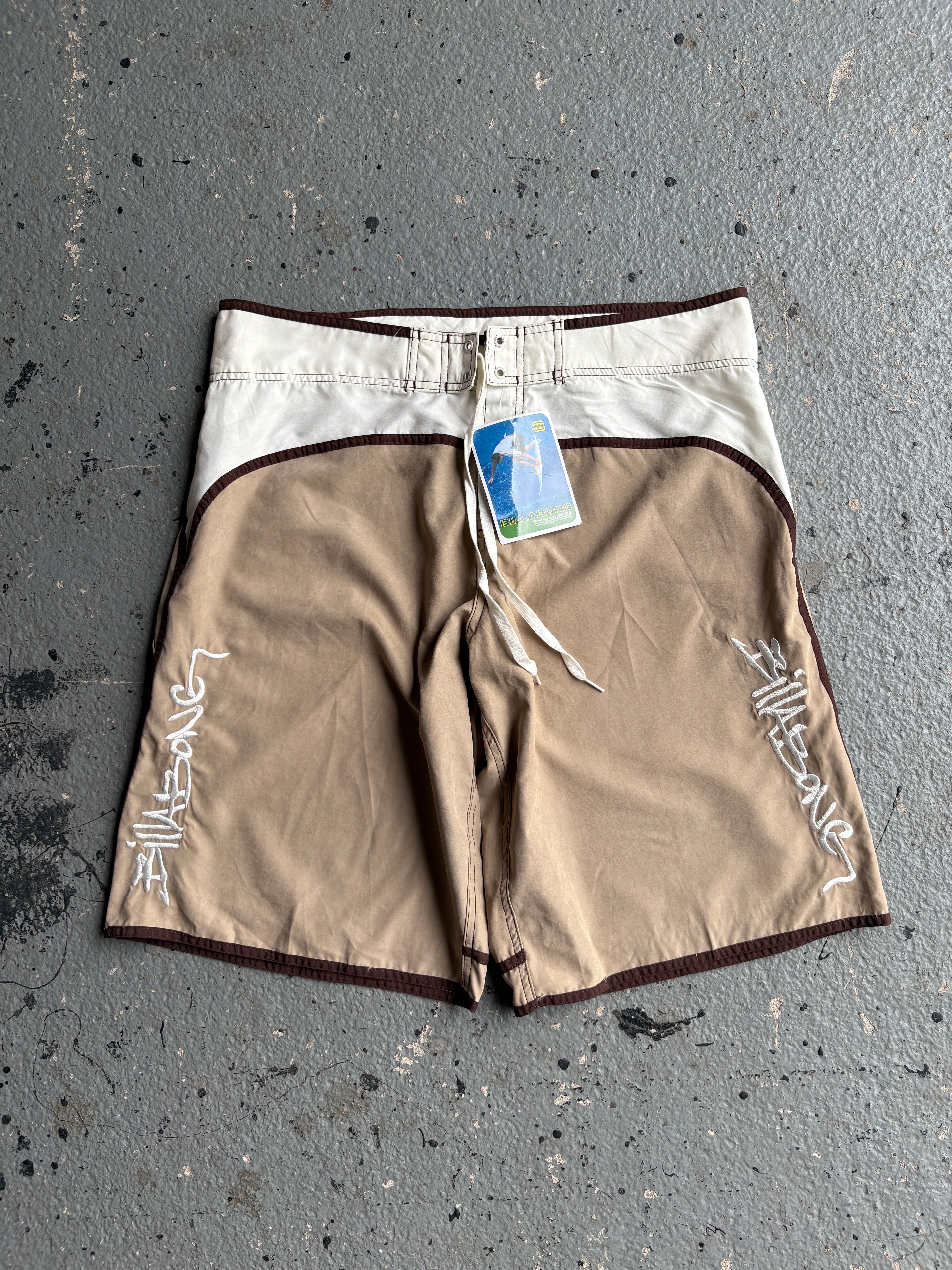 2000s Billabong Boardshorts Beige / White / Brown