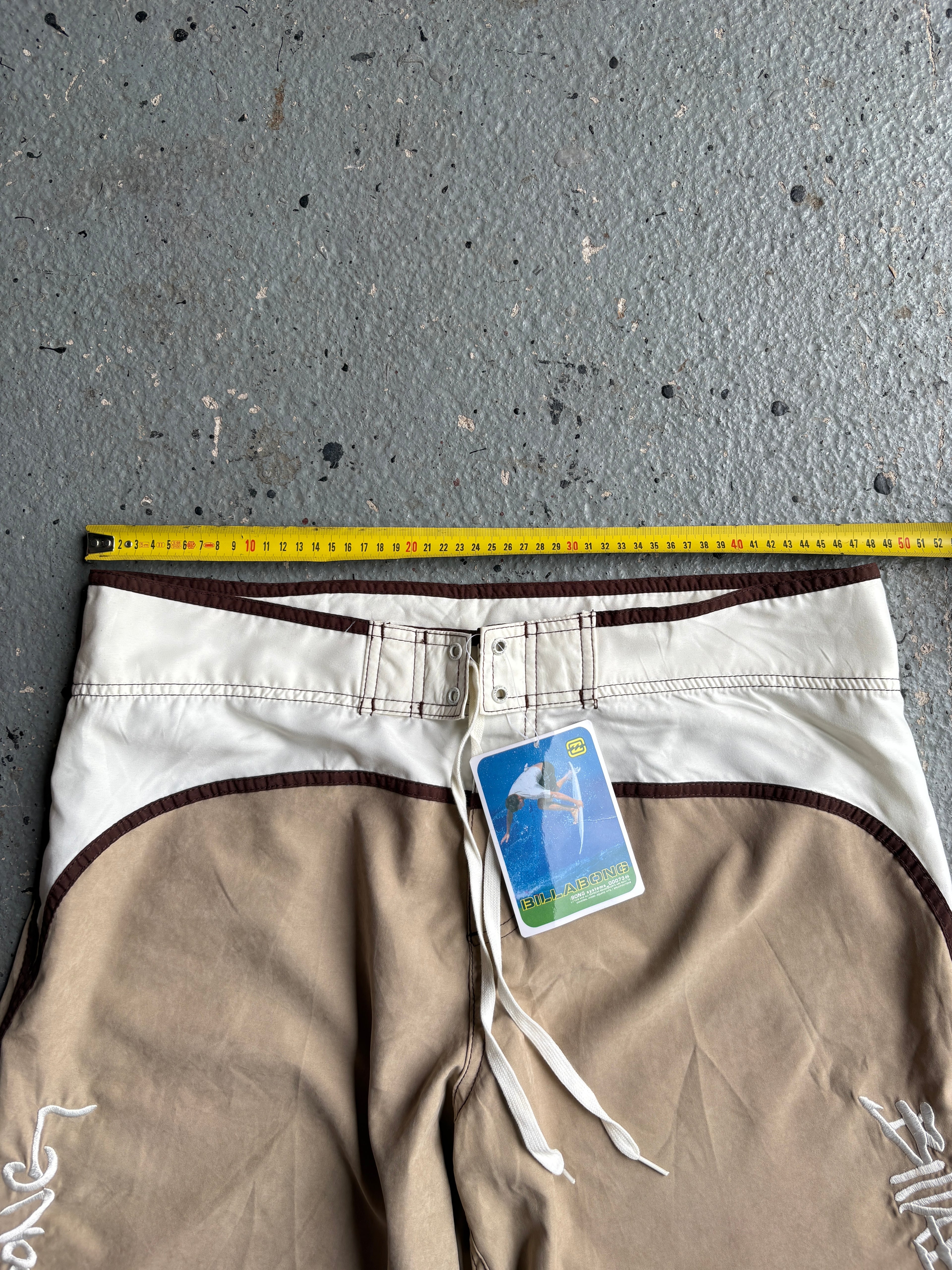 2000s Billabong Boardshorts Beige / White / Brown