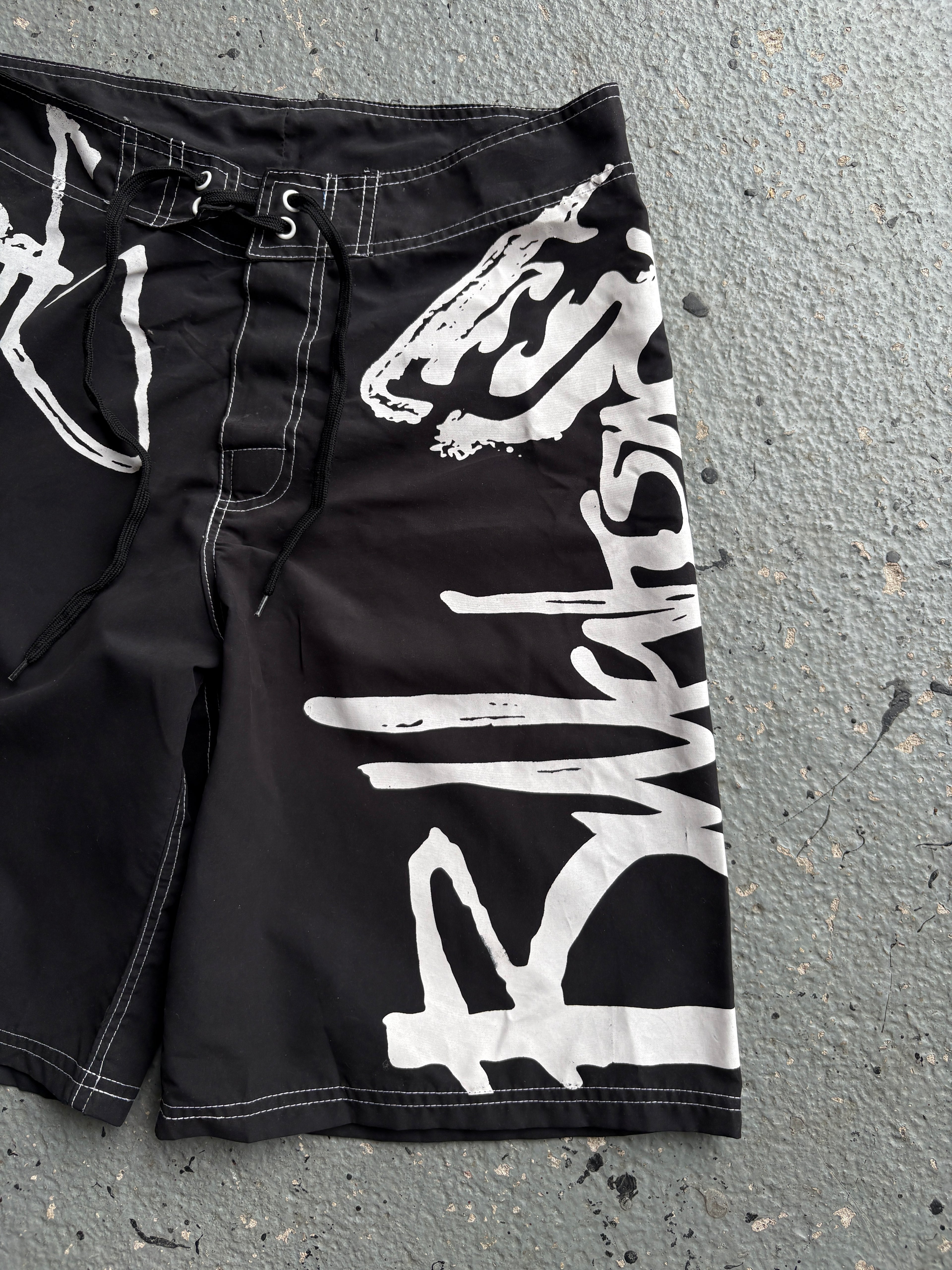 2000s Billabong Boards Shorts Black / White Spellout