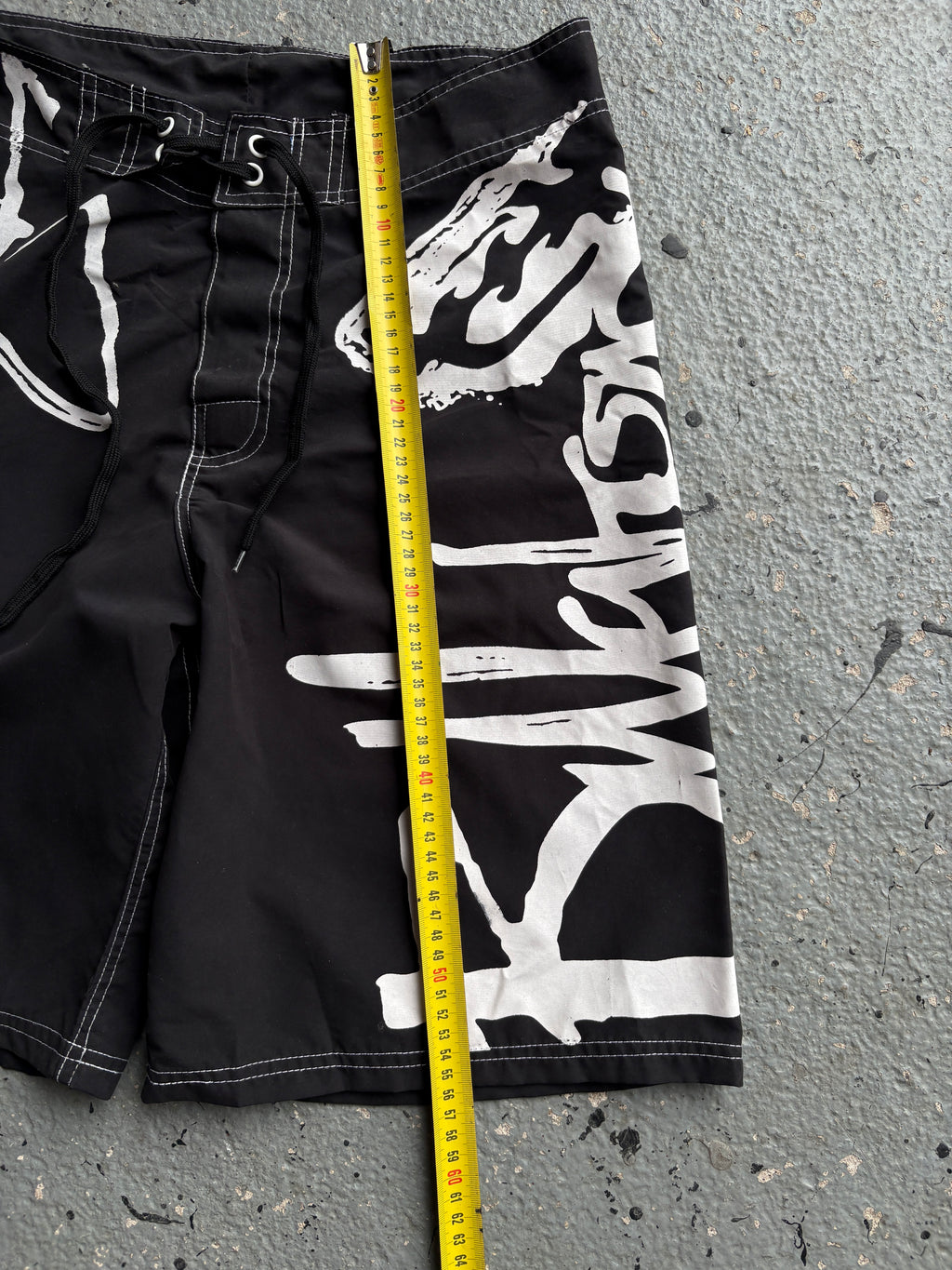 2000s Billabong Boards Shorts Black / White Spellout