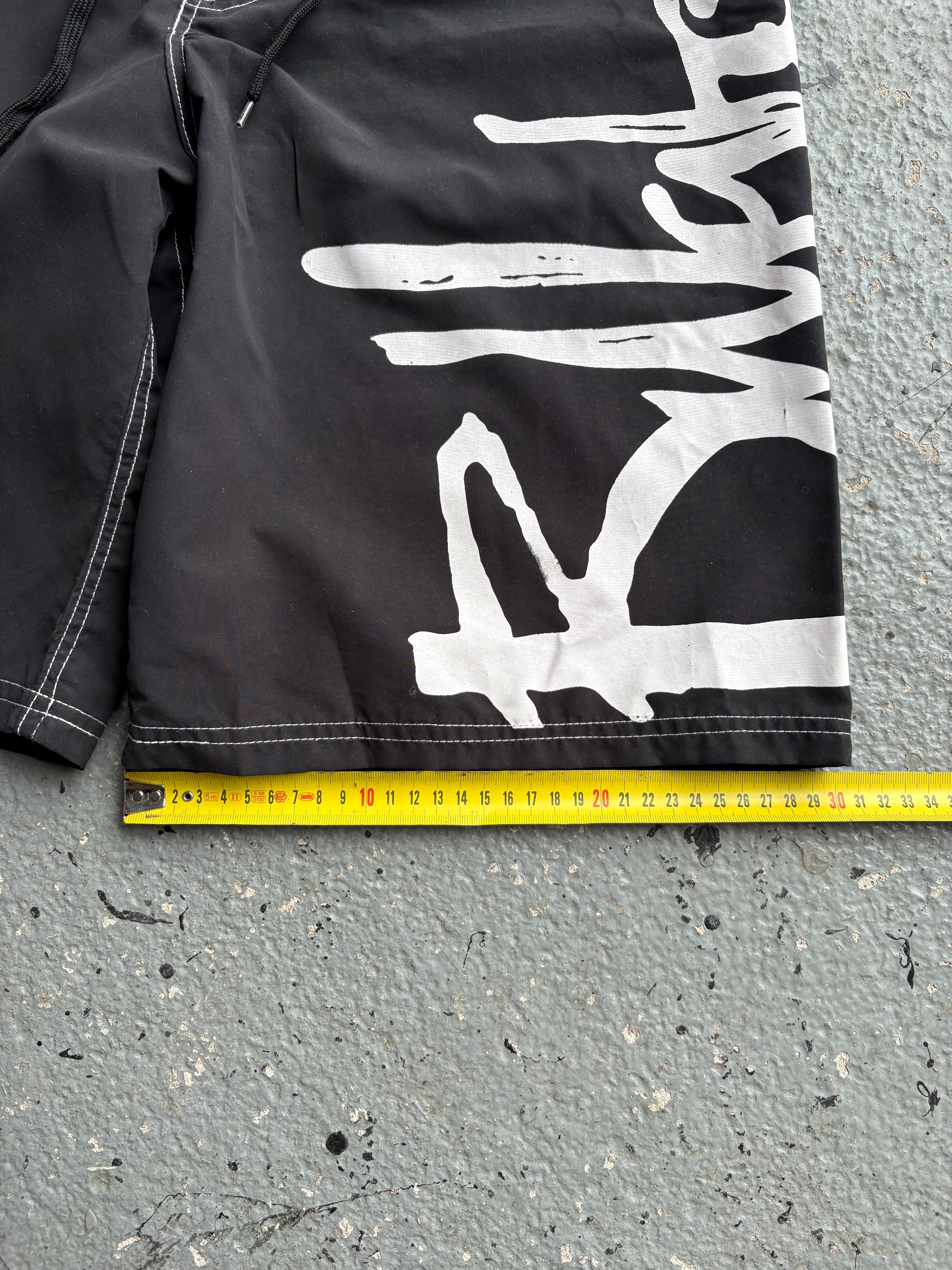 2000s Billabong Boards Shorts Black / White Spellout