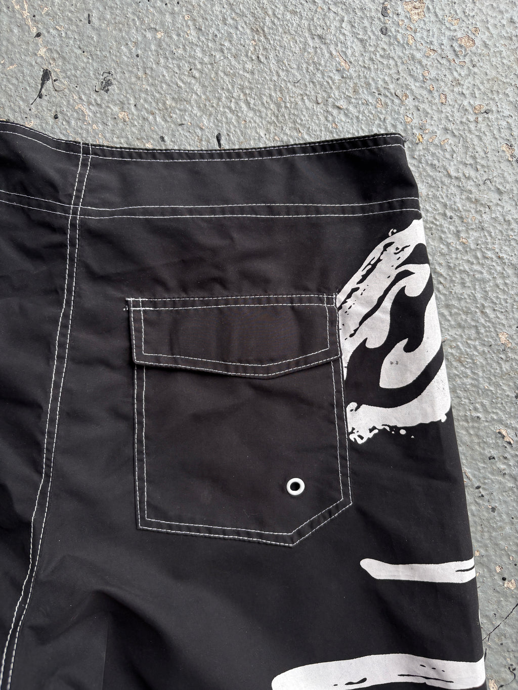 2000s Billabong Boards Shorts Black / White Spellout