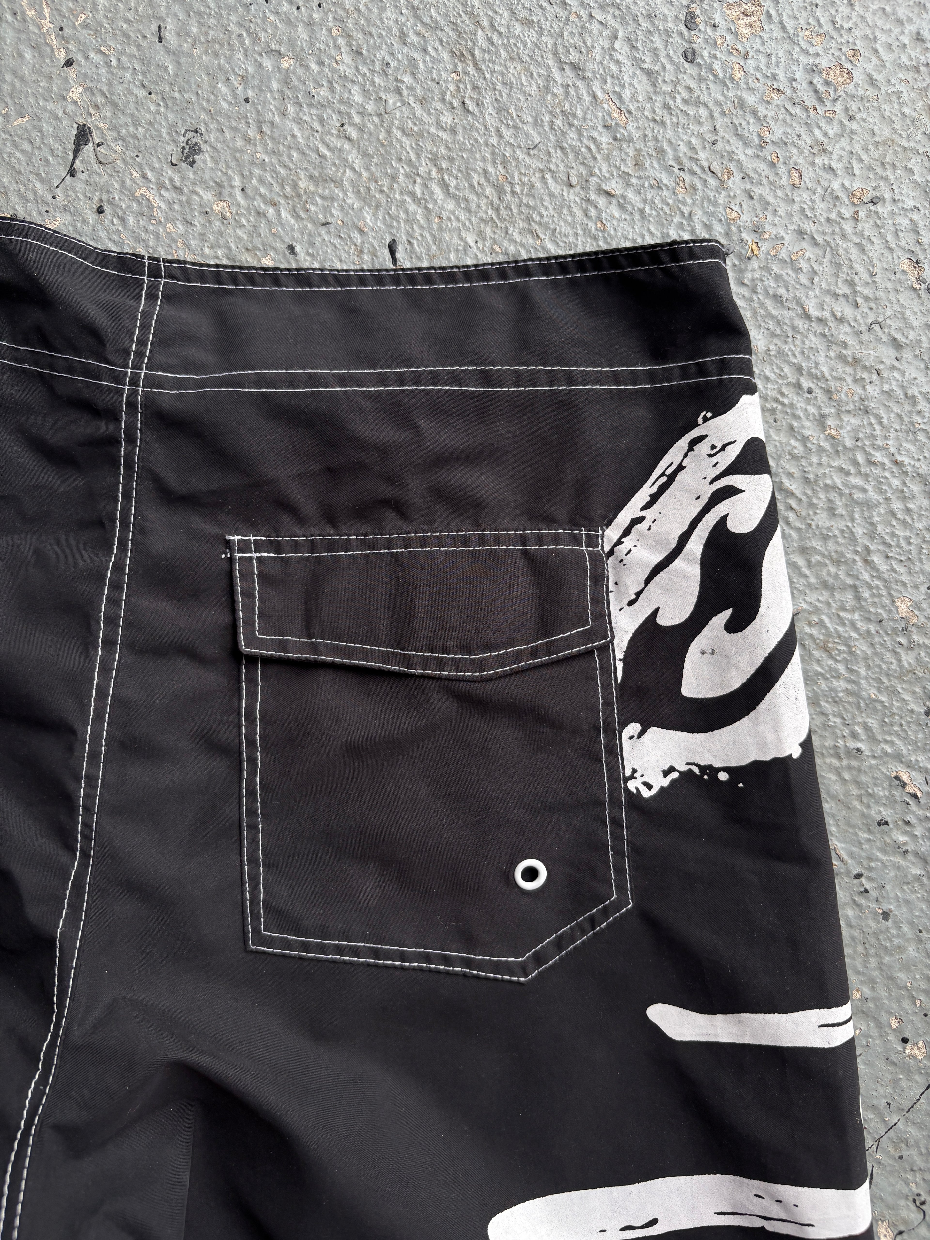 2000s Billabong Boards Shorts Black / White Spellout
