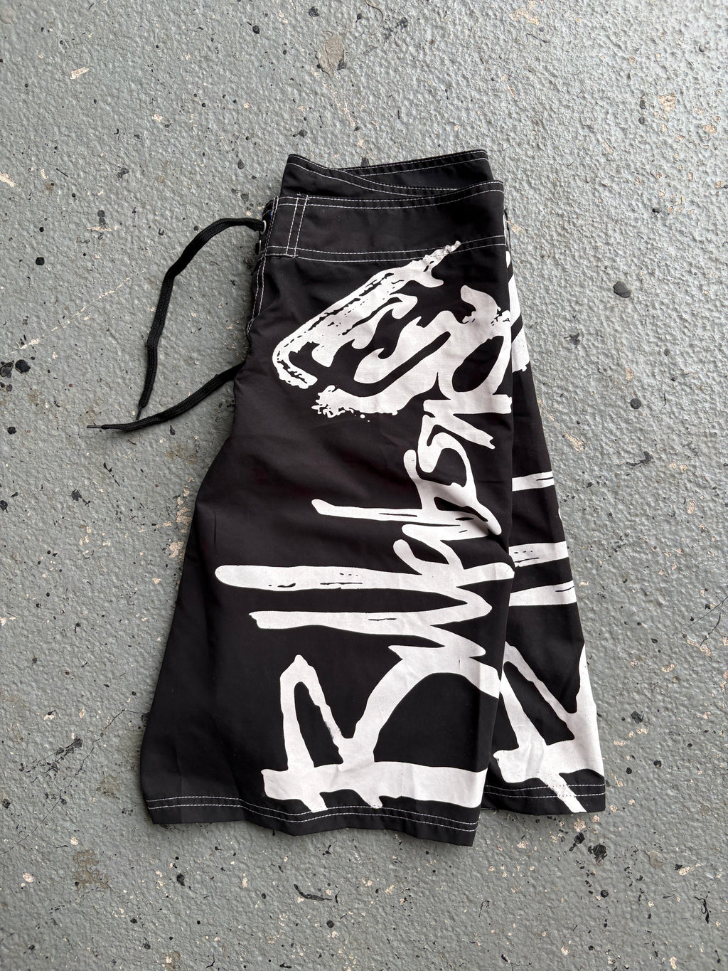 2000s Billabong Boards Shorts Black / White Spellout