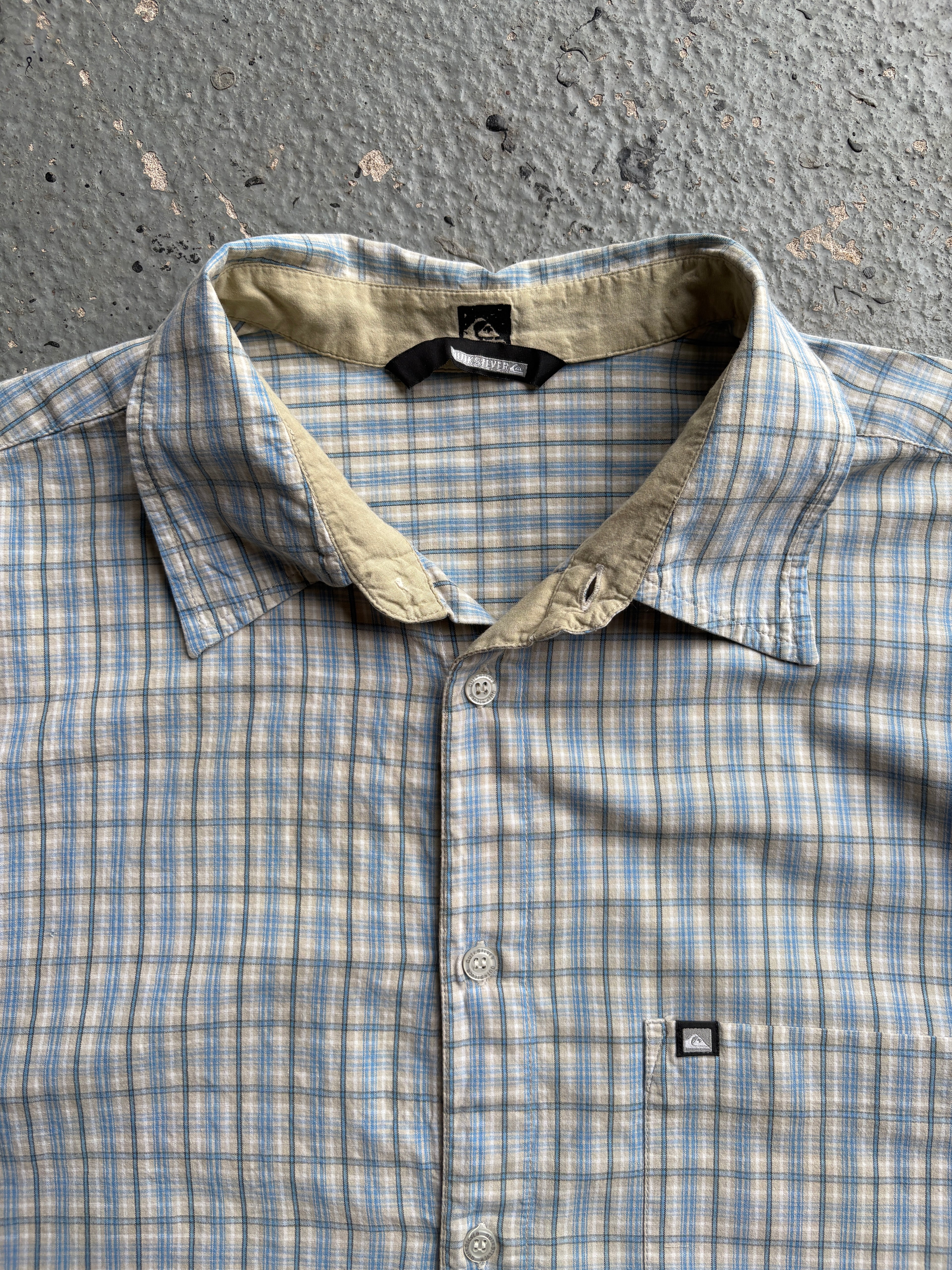 2000s Quiksilver Checkered Shirt Blue / White Back Spellout
