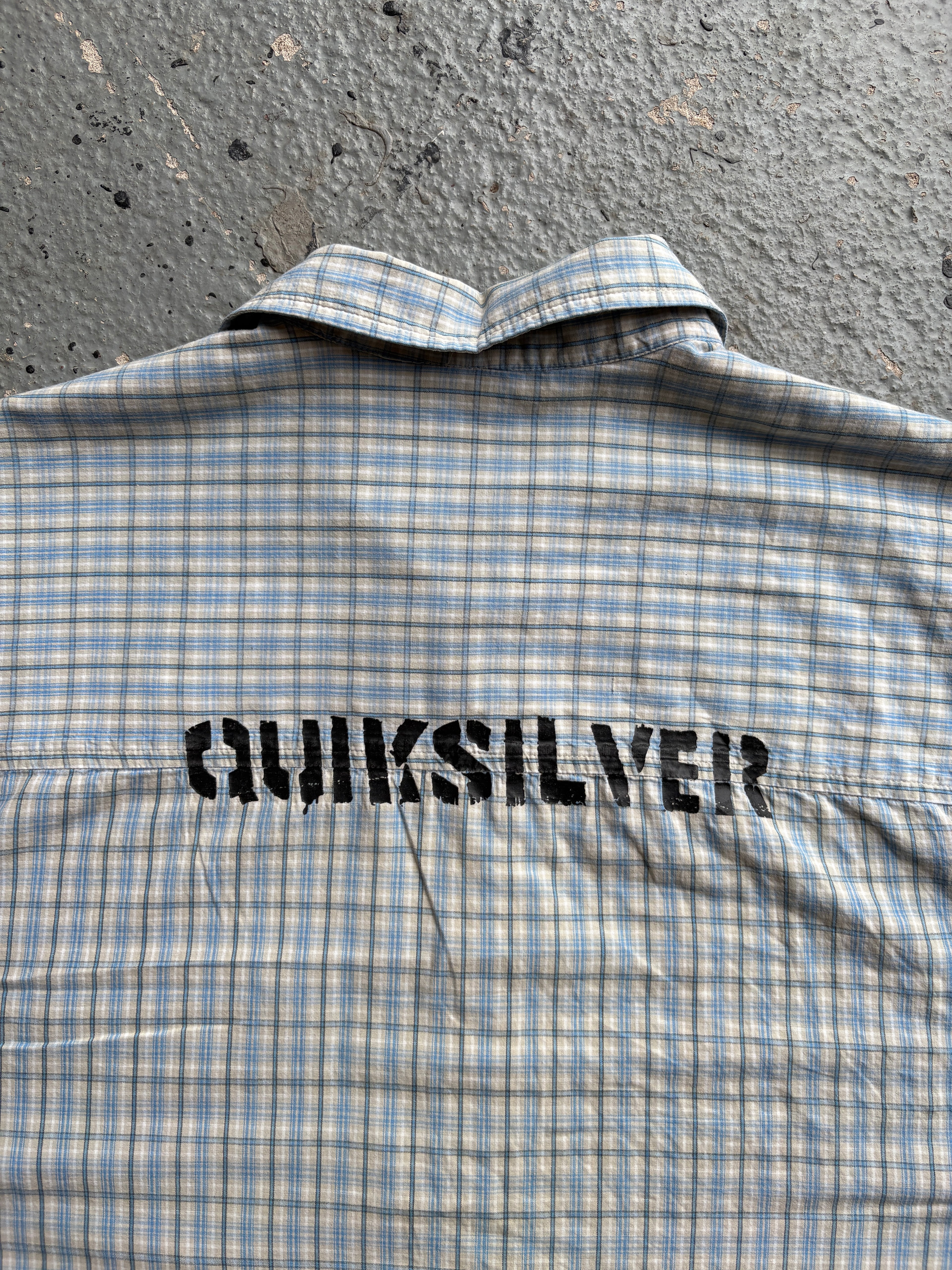 2000s Quiksilver Checkered Shirt Blue / White Back Spellout