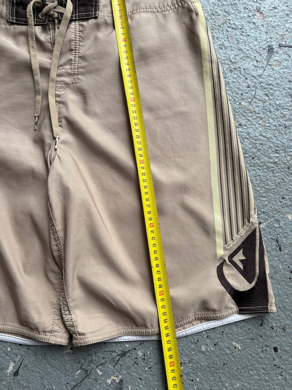 2000s Quiksilver Board Shorts Beige / Black