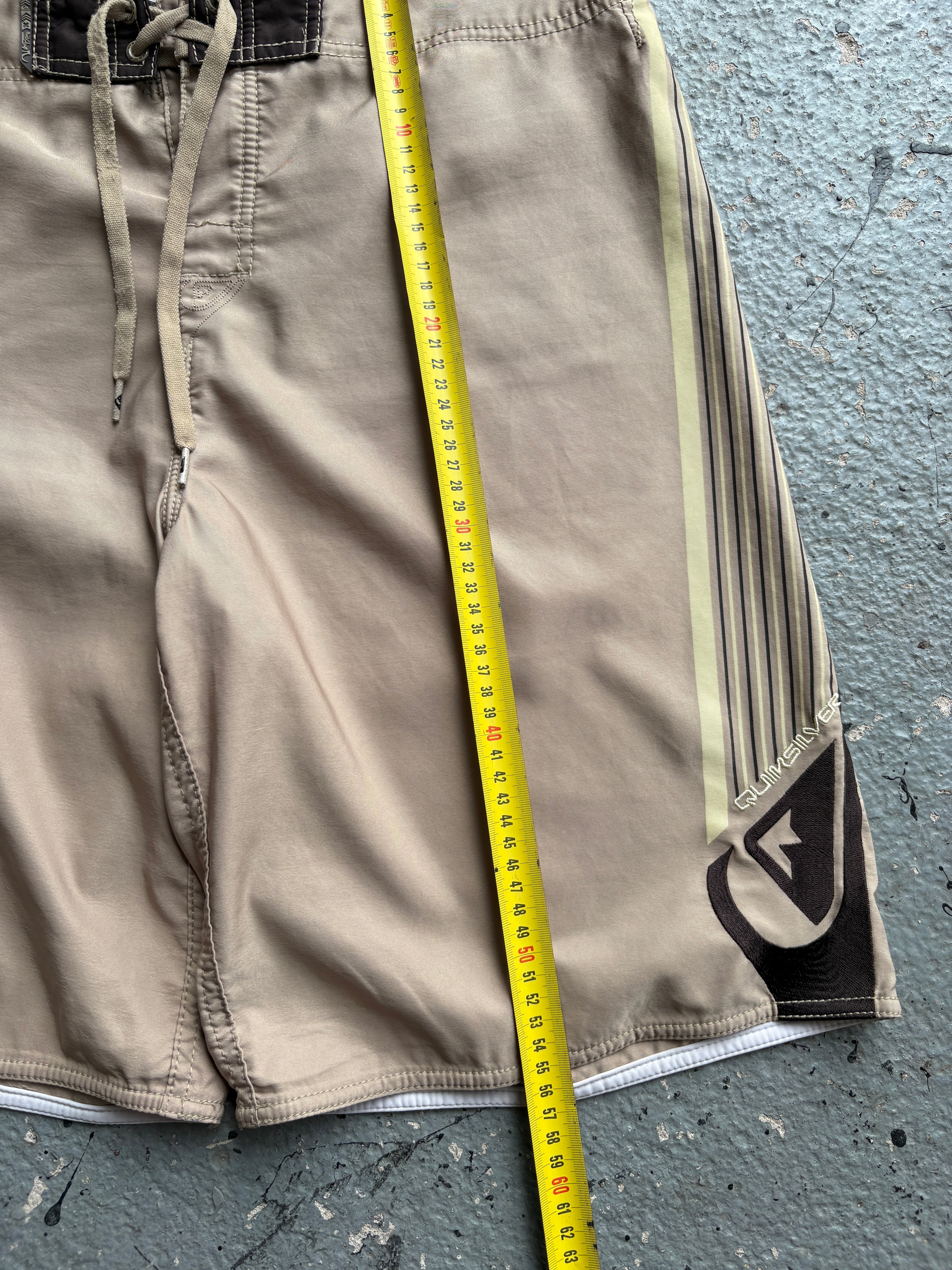 2000s Quiksilver Board Shorts Beige / Black