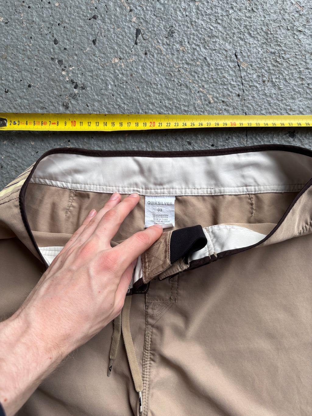 2000s Quiksilver Board Shorts Beige / Black