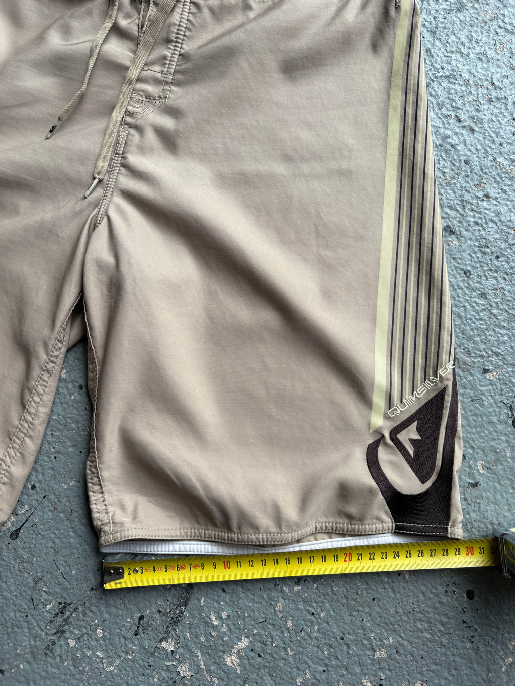 2000s Quiksilver Board Shorts Beige / Black