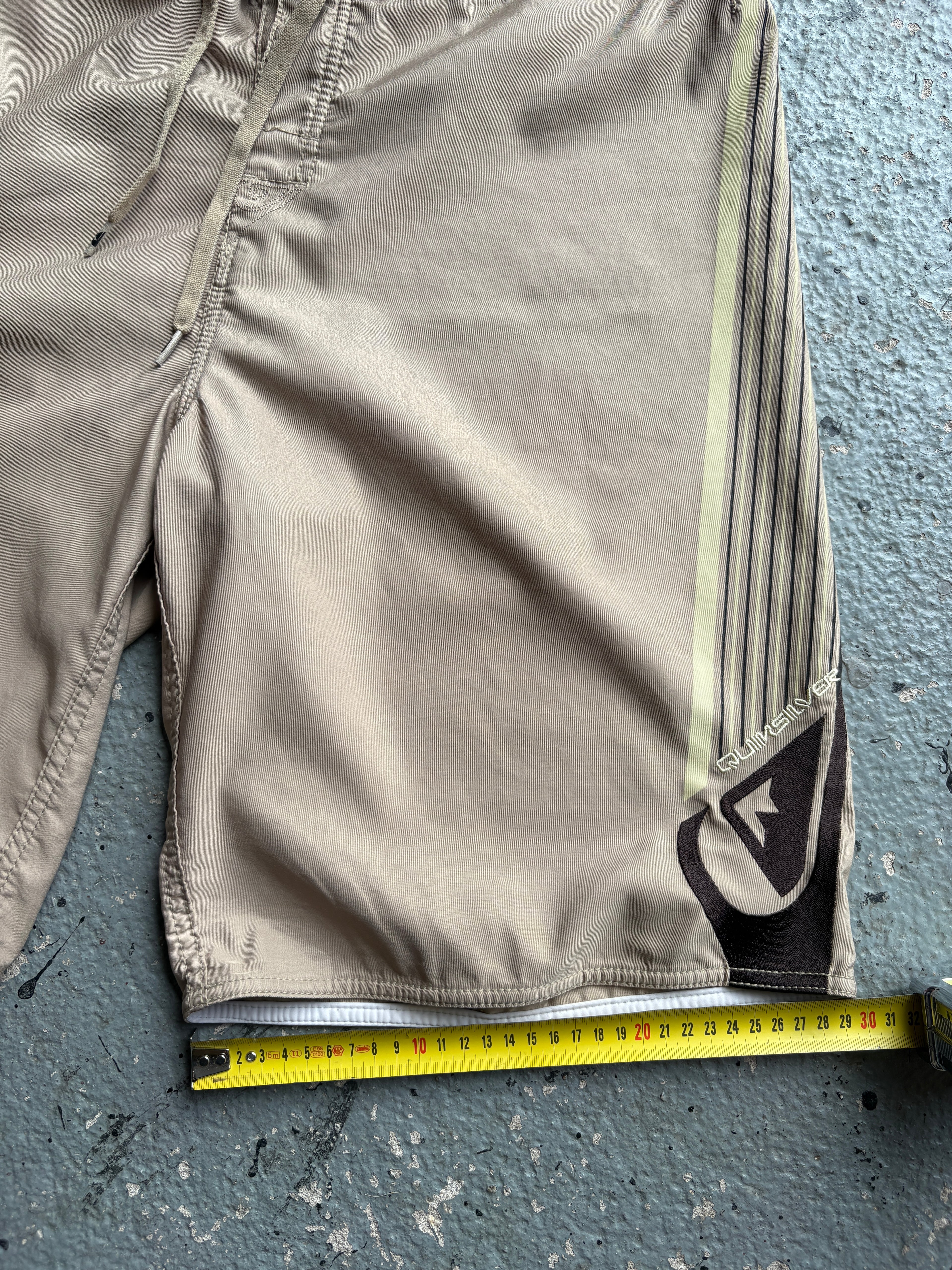 2000s Quiksilver Board Shorts Beige / Black