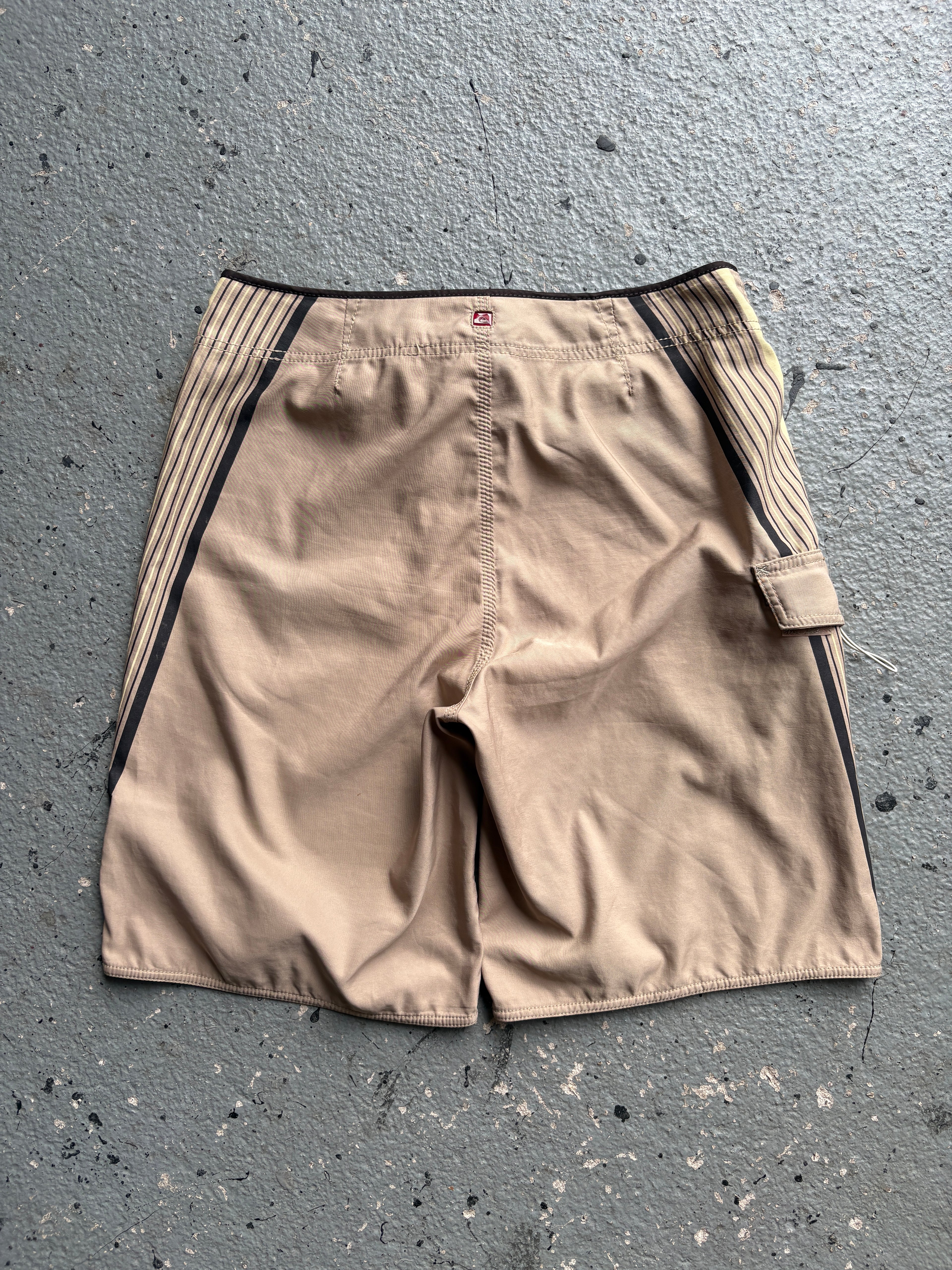 2000s Quiksilver Board Shorts Beige / Black