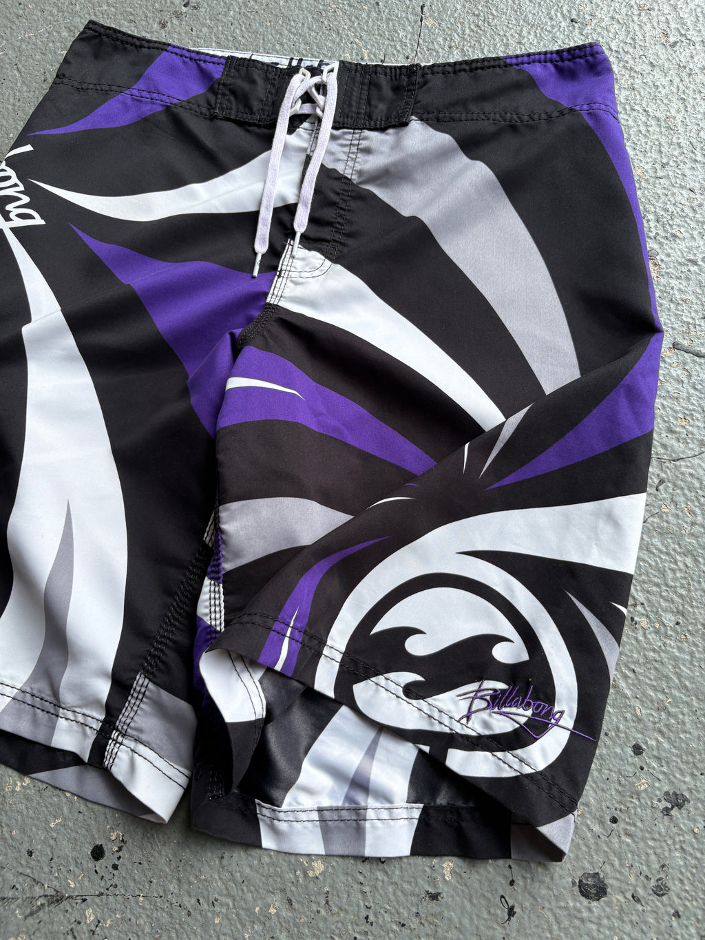 2000s Billabong Spiral Boardshorts Purple / Black / White