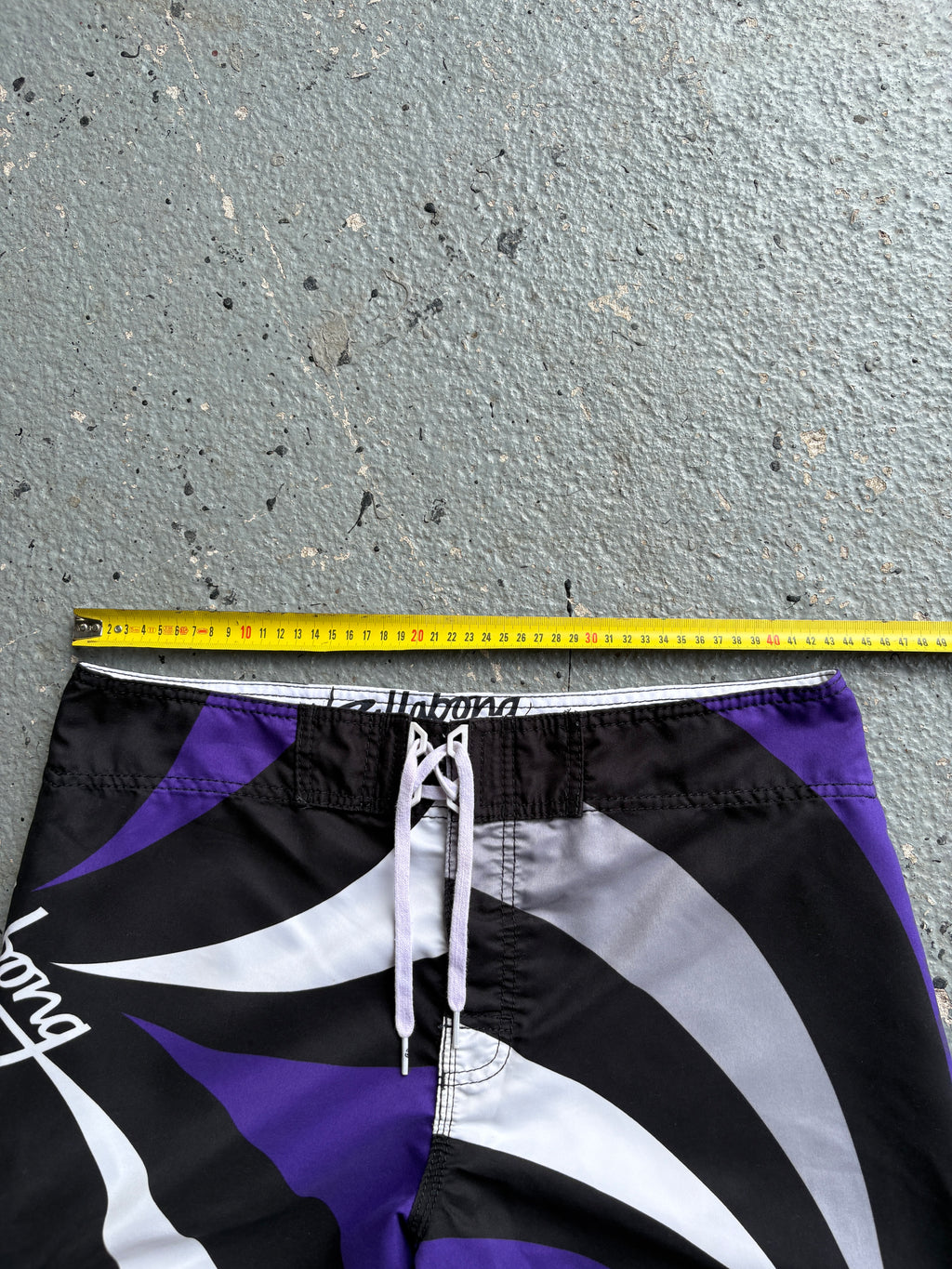 2000s Billabong Spiral Boardshorts Purple / Black / White