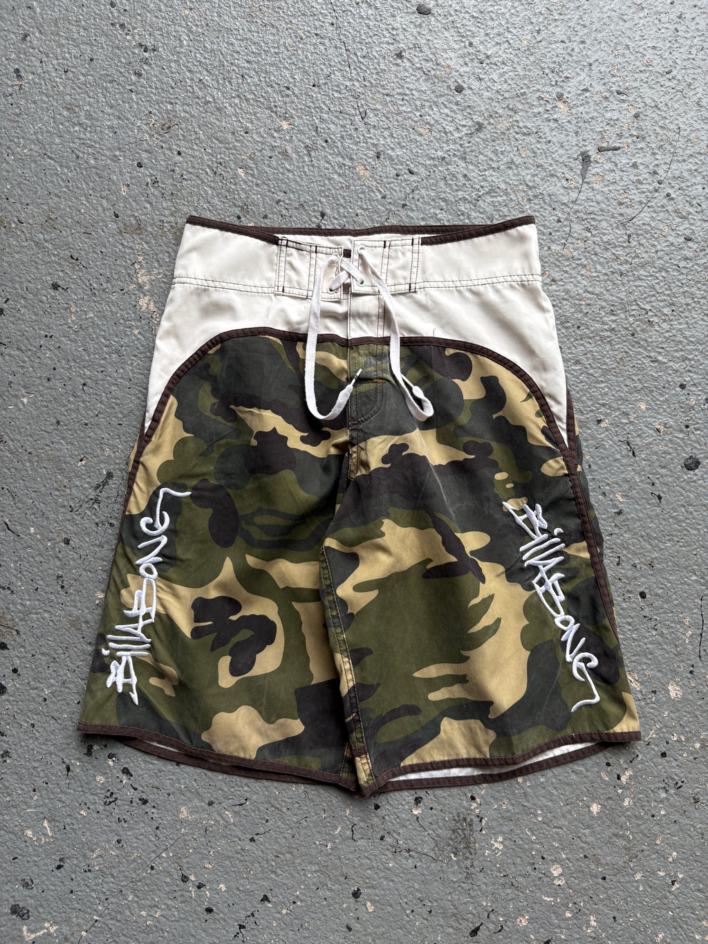 2000s Quiksilver Board Shorts Khaki / Camo Detail