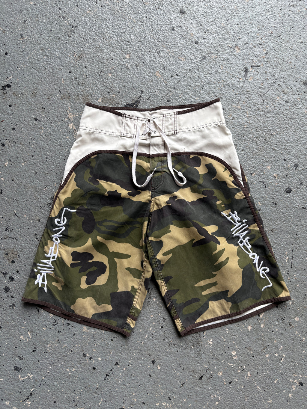 2000s Quiksilver Board Shorts Khaki / Camo Detail